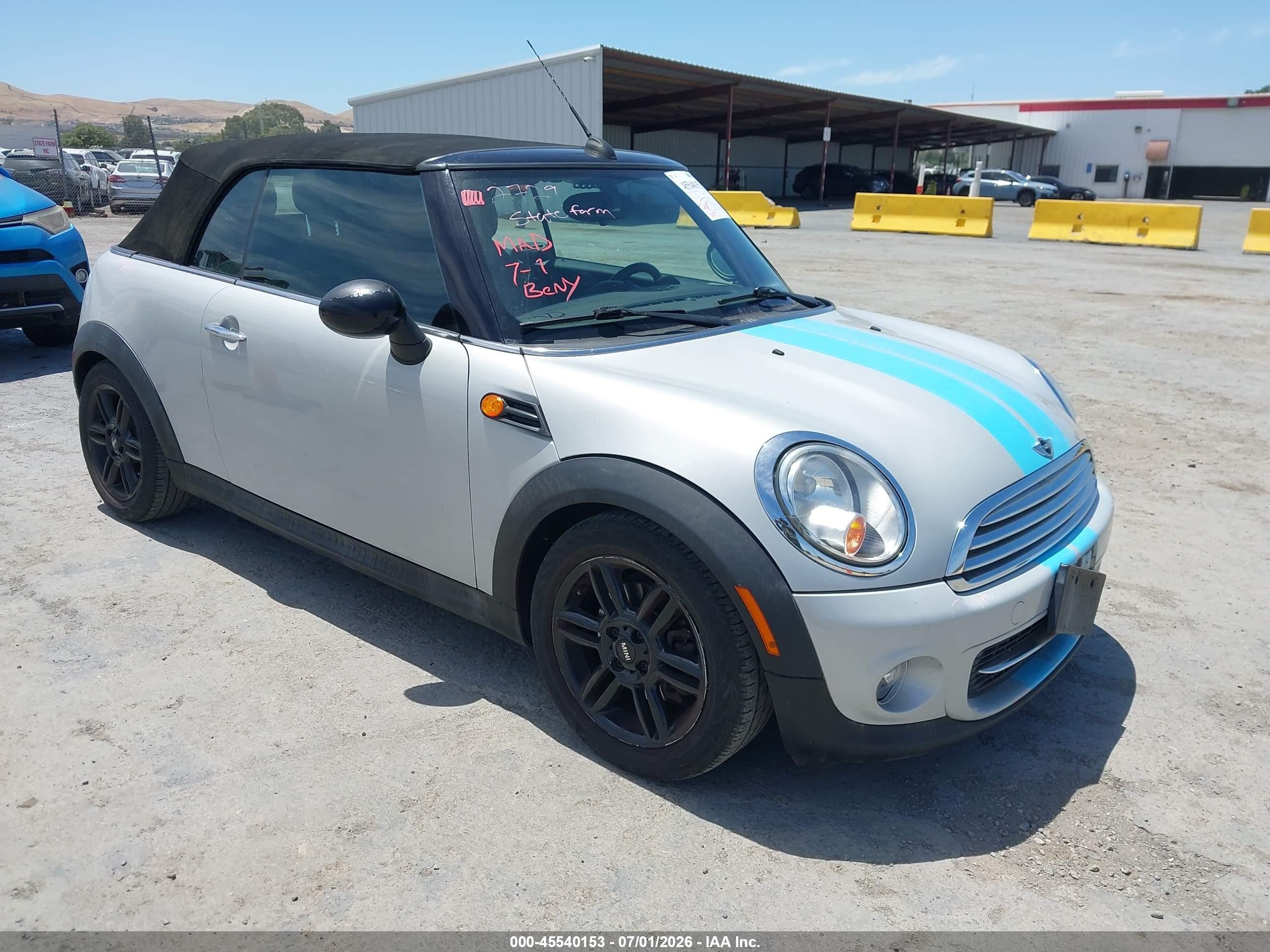 2012 MINI Convertible, VIN WMWZN3C50CT133942 — Front end