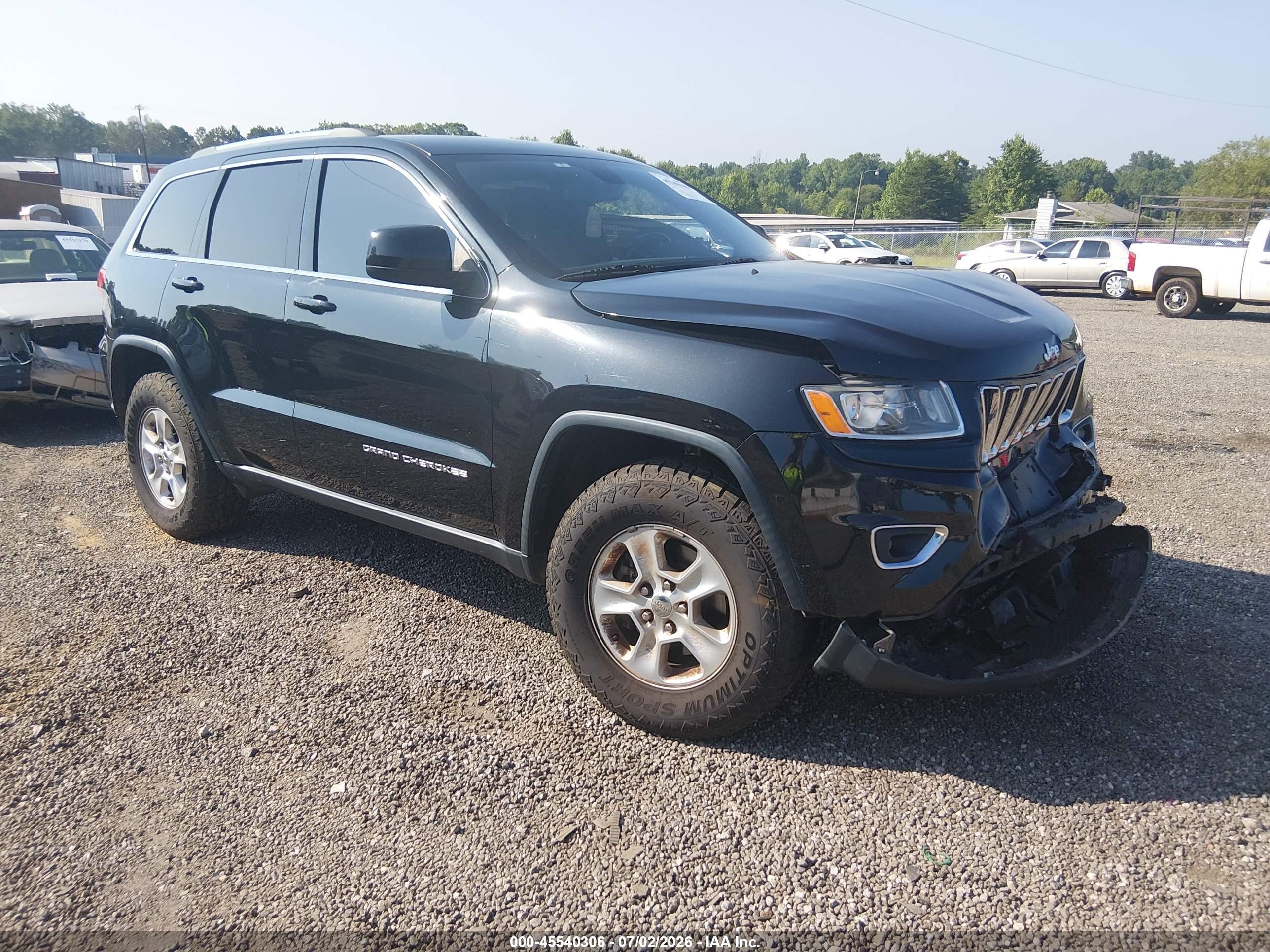 2016 Jeep Grand Cherokee Laredo, VIN 1C4RJFAG5GC438623 — Перед