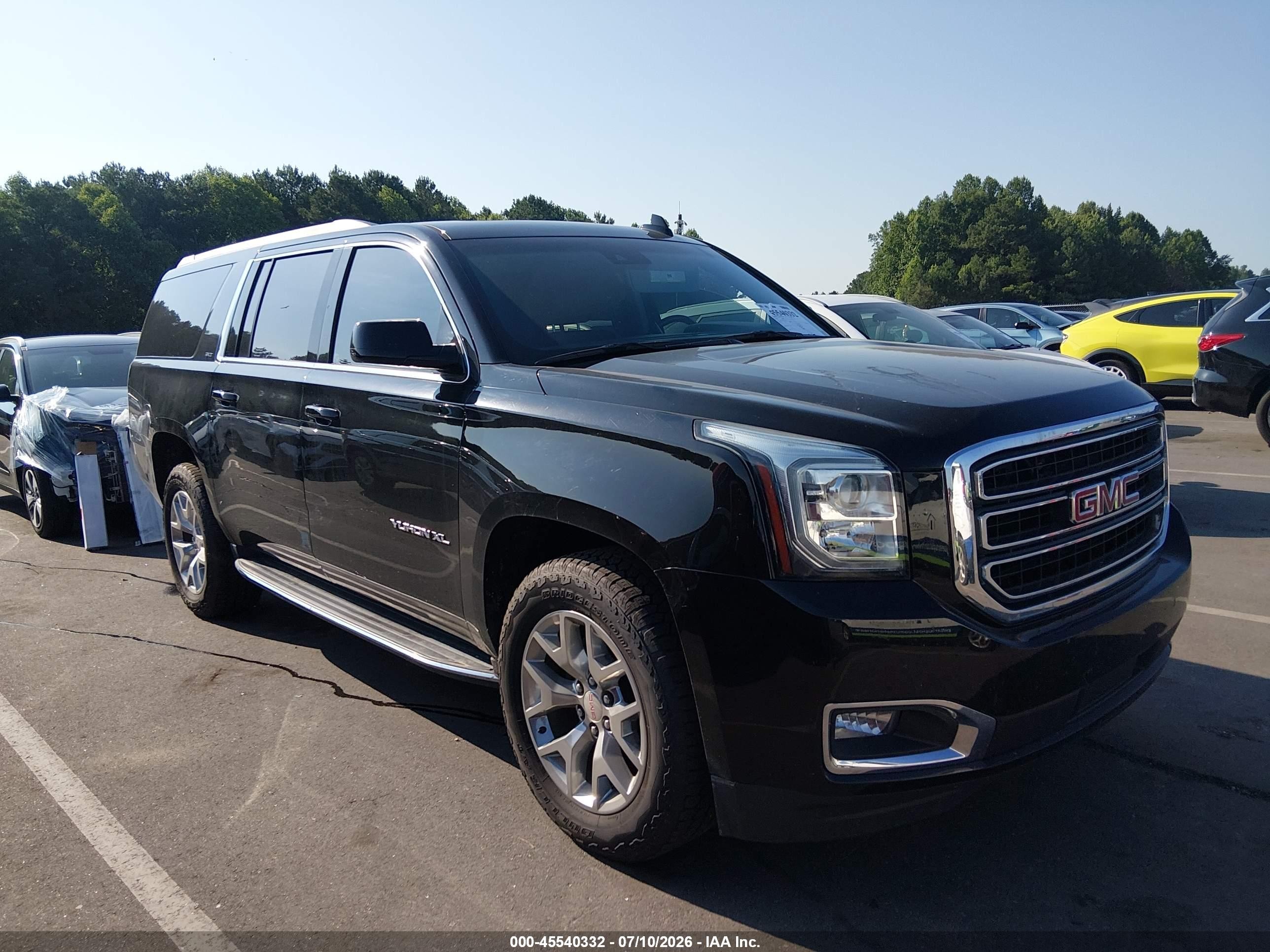 2018 GMC Yukon XL SLT Standard Edition, VIN 1GKS1JKC1JR391261 — Side
