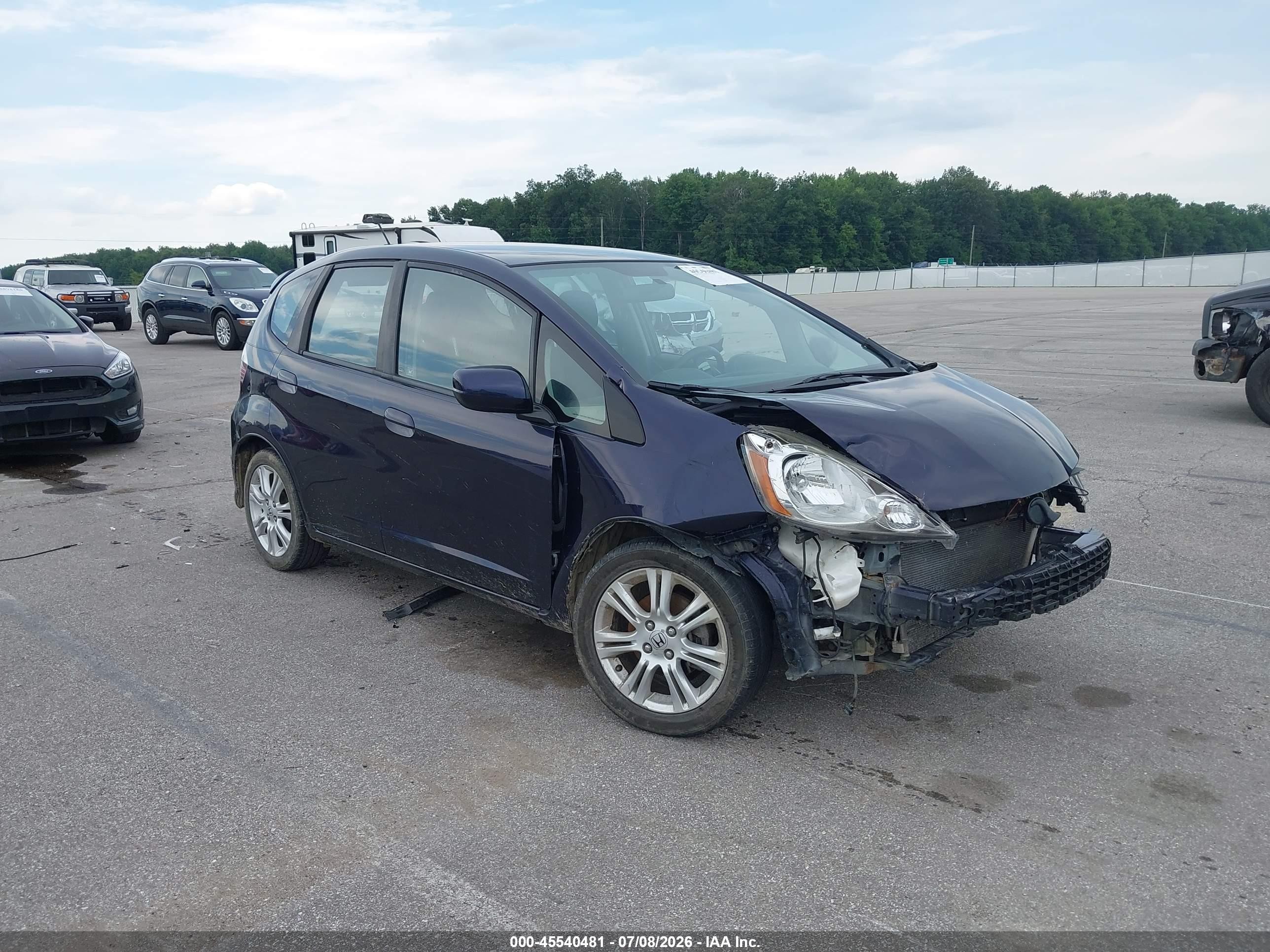 2010 Honda Fit Sport, VIN JHMGE8H67AC018534 — Перед