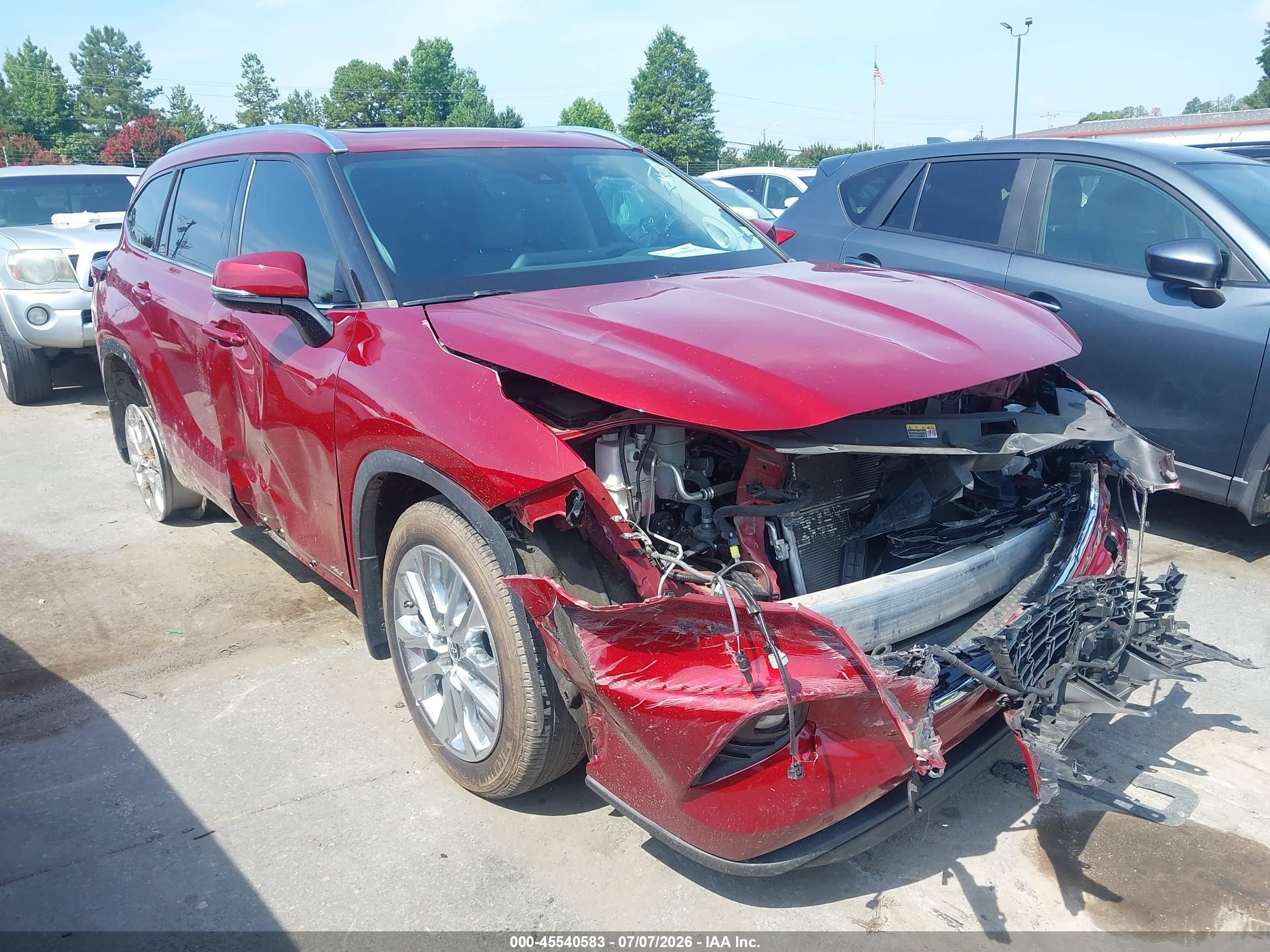 2022 Toyota Highlander Hybrid Limited, VIN 5TDXBRCHXNS557243 — Front end