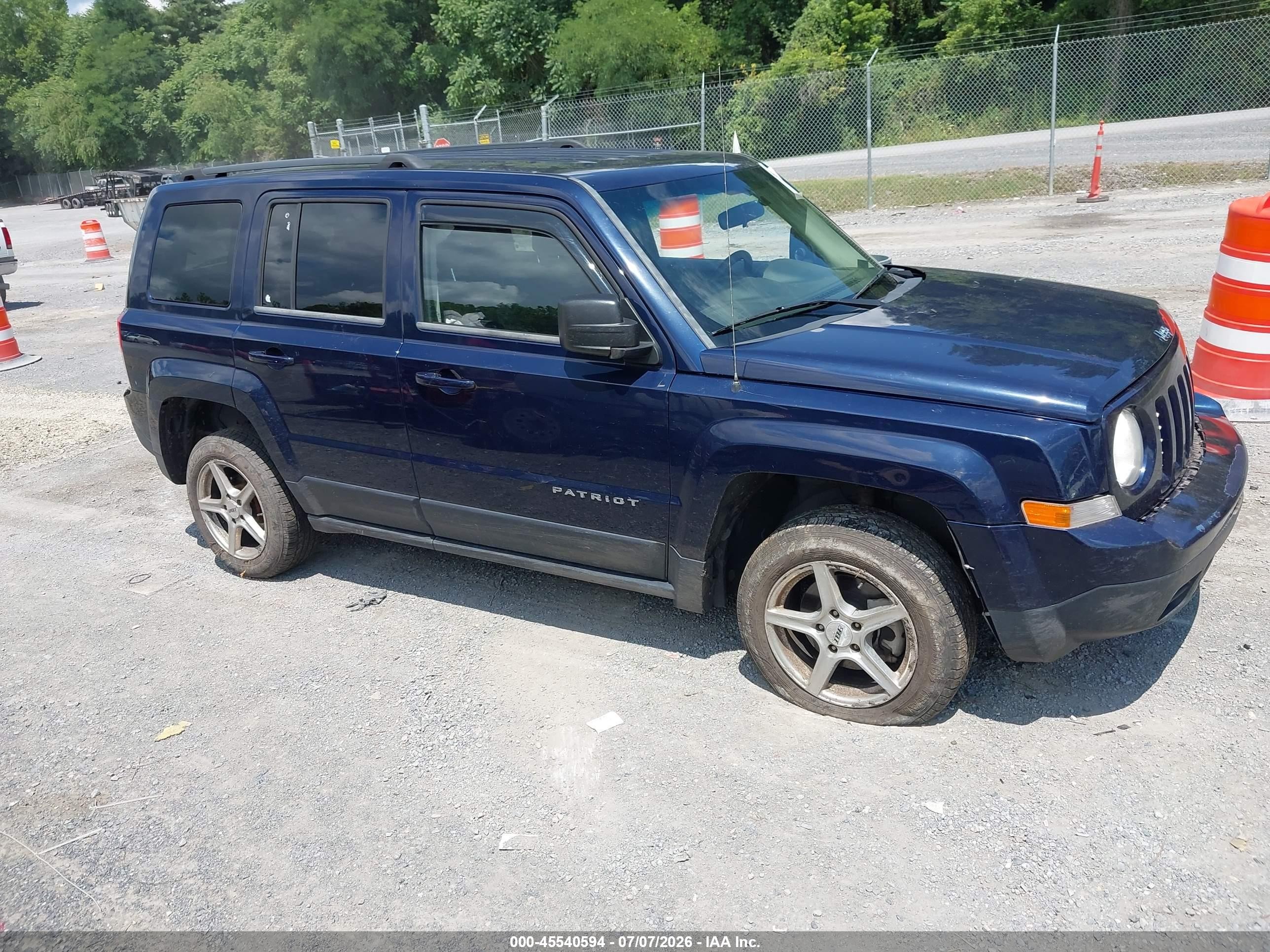 2014 Jeep Patriot Sport, VIN 1C4NJRBB0ED591369 — Side