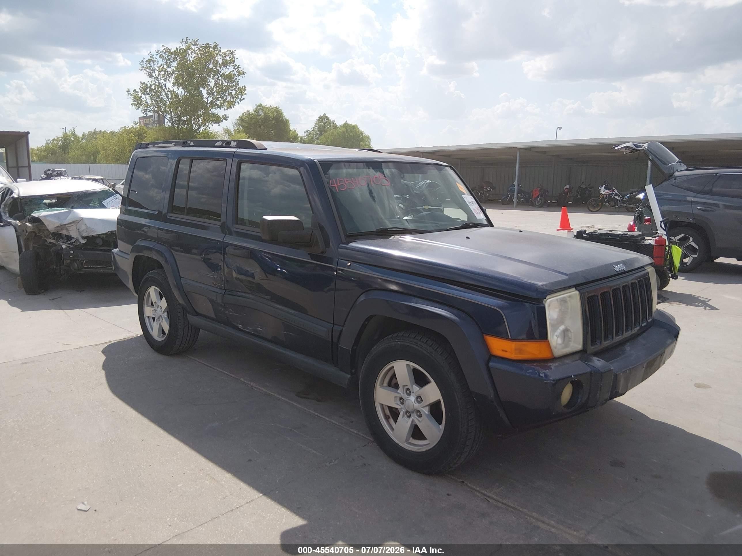 2006 Jeep Commander, VIN 1J8HH48N36C215553 — Side