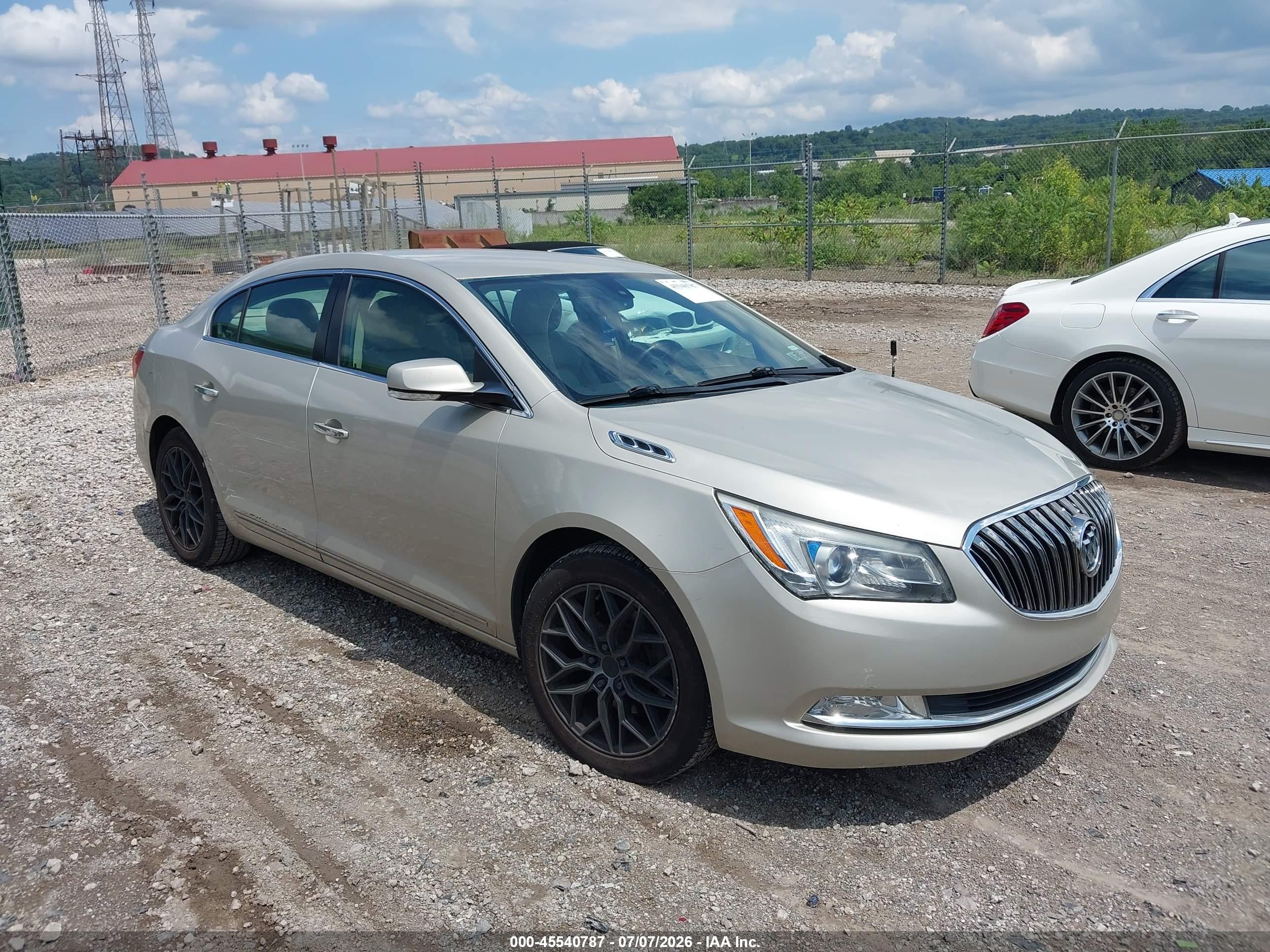 2014 Buick LaCrosse Premium I, VIN 1G4GD5G35EF234893 — Side