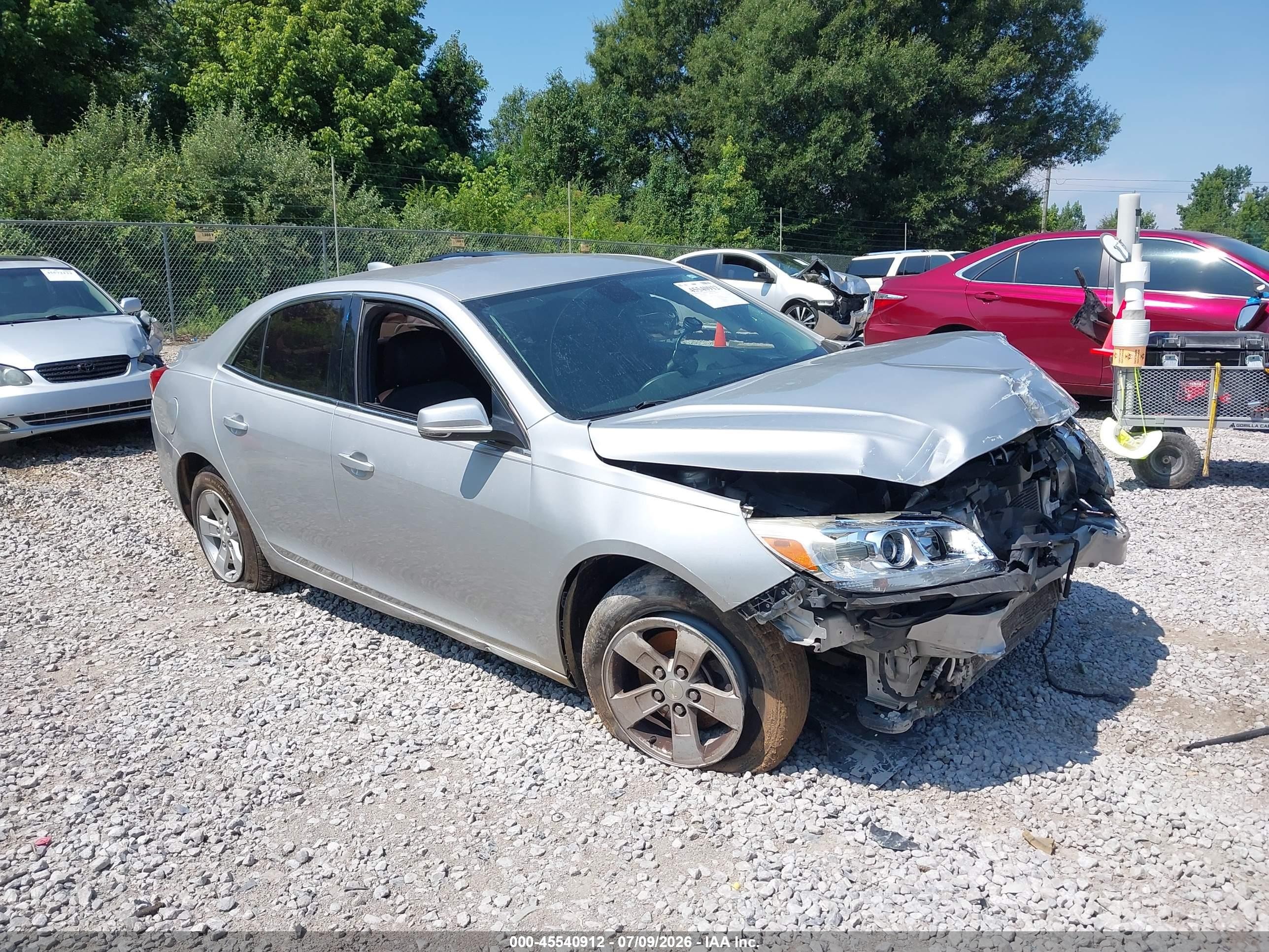 2016 Chevrolet Malibu LT, VIN 1G11C5SA8GF156236 — Front end