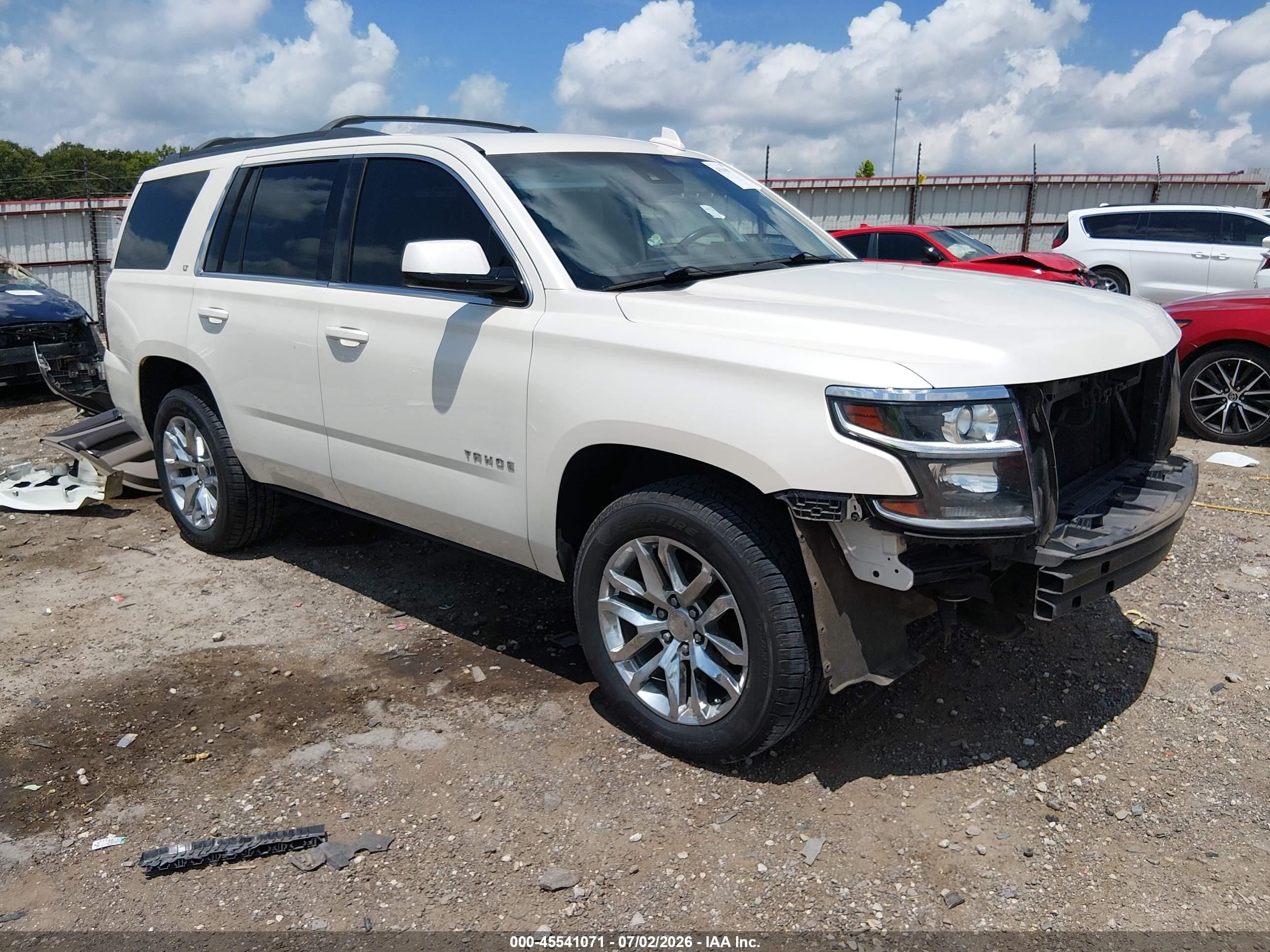 2015 Chevrolet Tahoe LT, VIN 1GNSKBKC1FR502047 — Front end