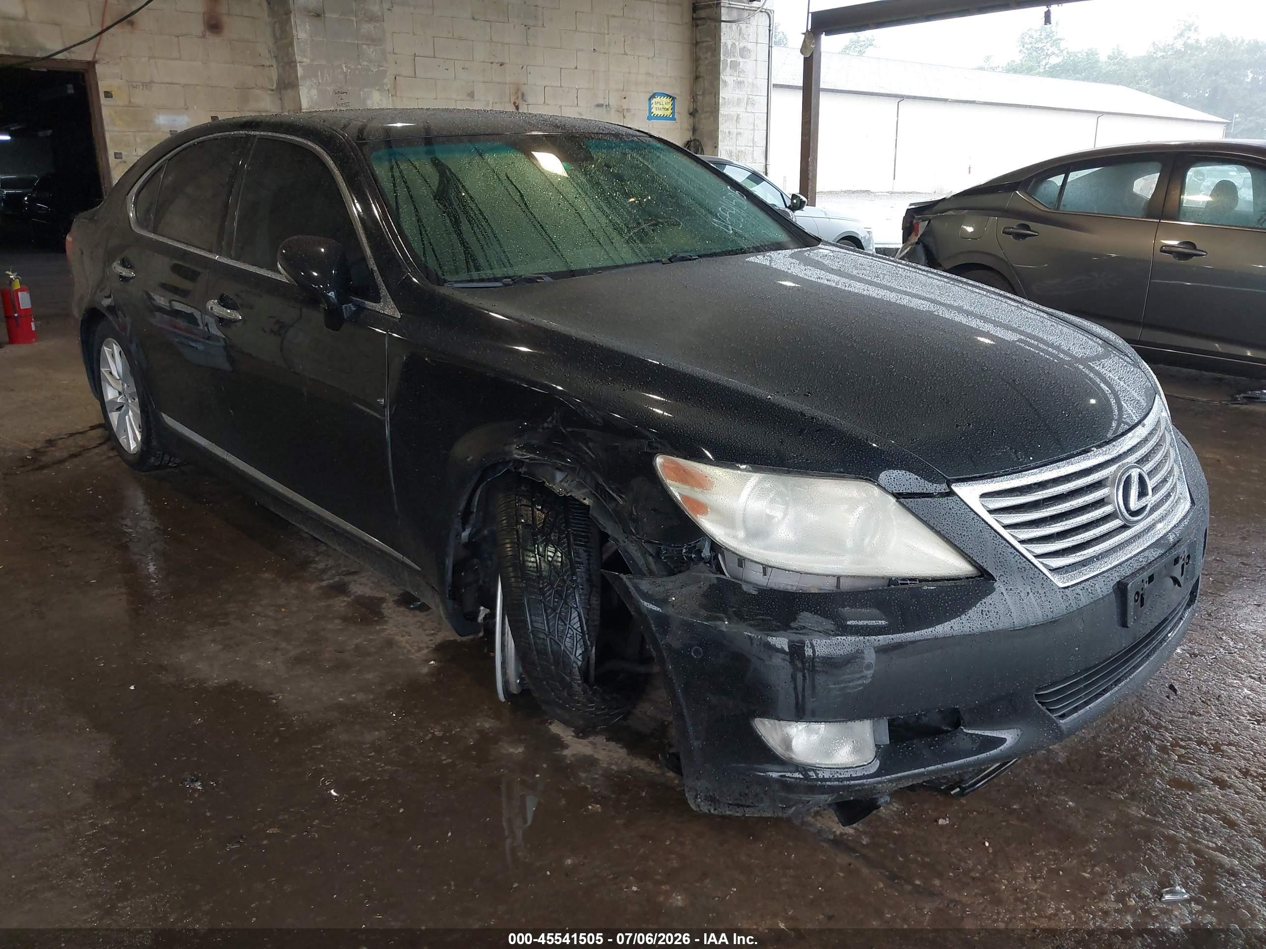 2011 Lexus LS 460, VIN JTHCL5EF2B5010435 — Front end