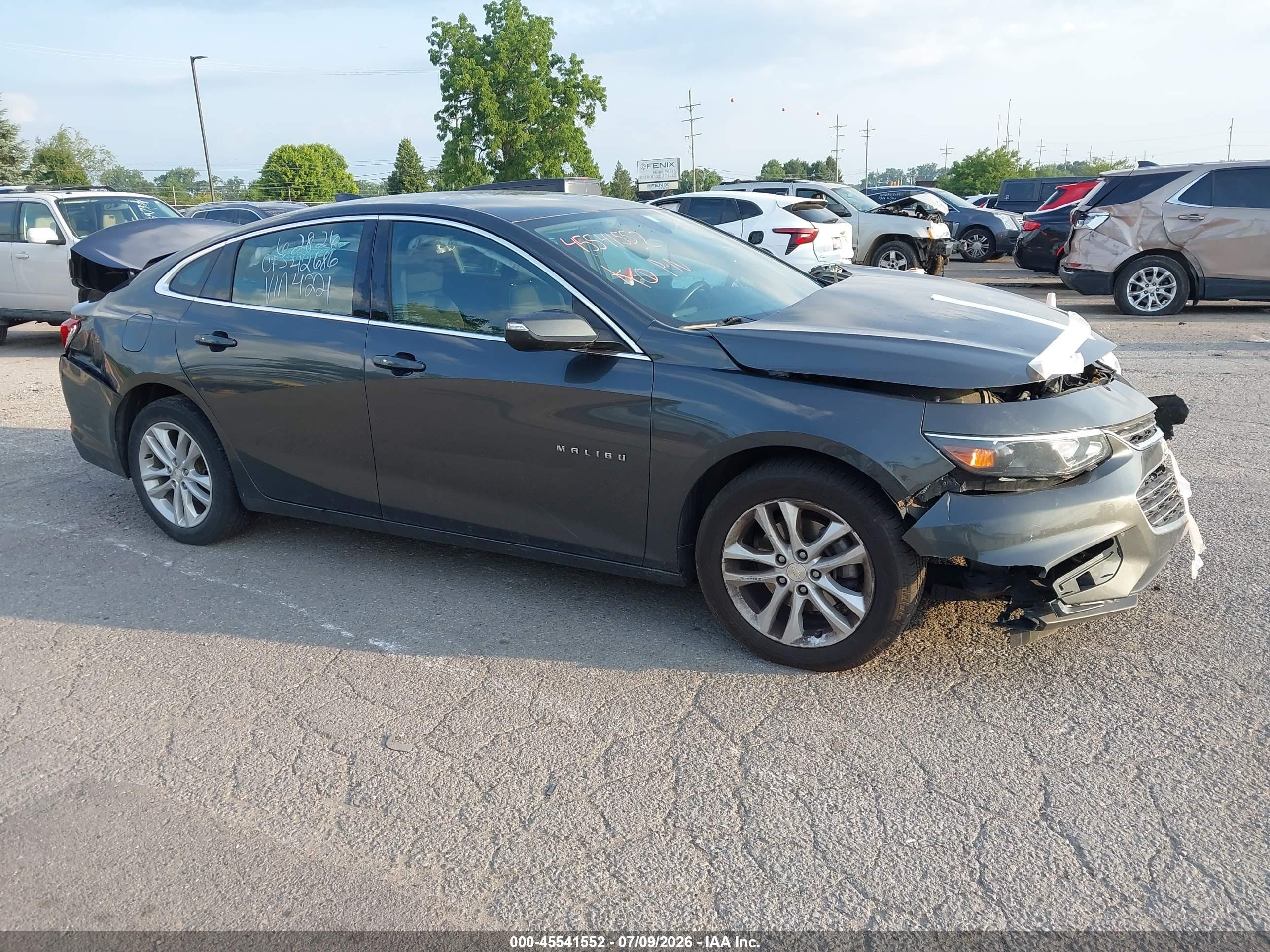 2018 Chevrolet Malibu LT, VIN 1G1ZD5ST5JF204221 — Front end