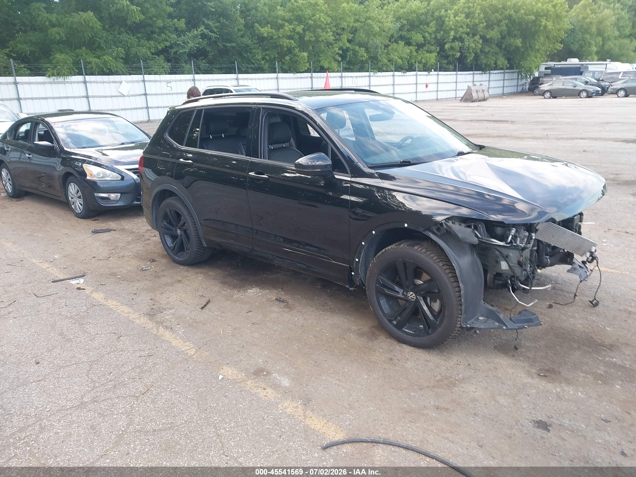 2024 Volkswagen Tiguan SE R-Line Black, VIN 3VV8B7AX9RM010393 — Front end