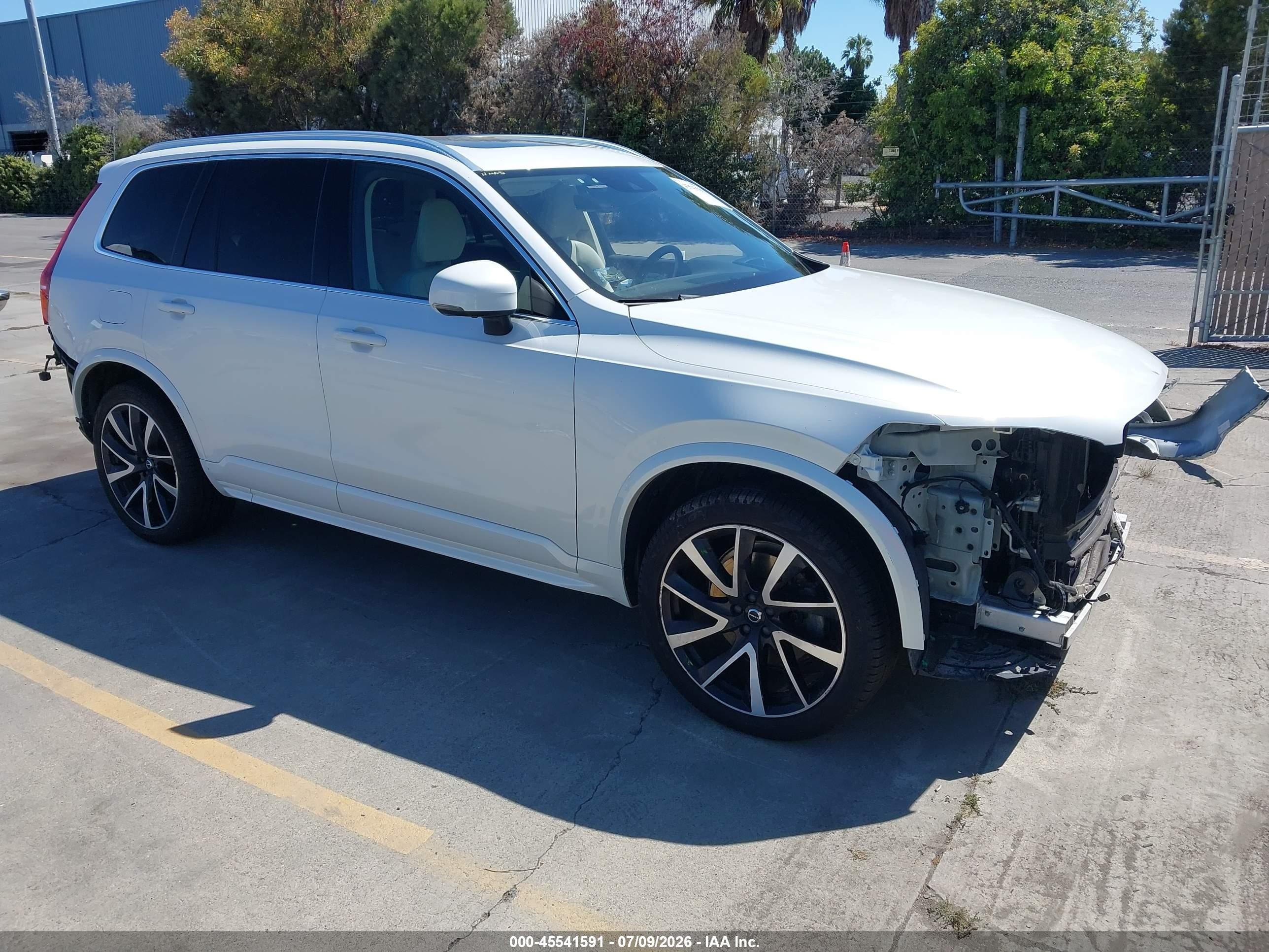 2022 Volvo XC90 Momentum, VIN YV4A221K1N1786271 — Not stated