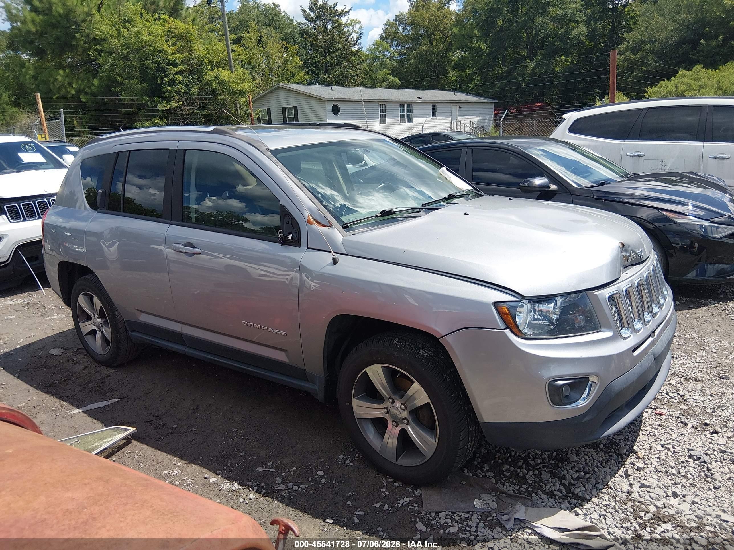 2016 Jeep Compass High Altitude, VIN 1C4NJCEA1GD806597 — Front end