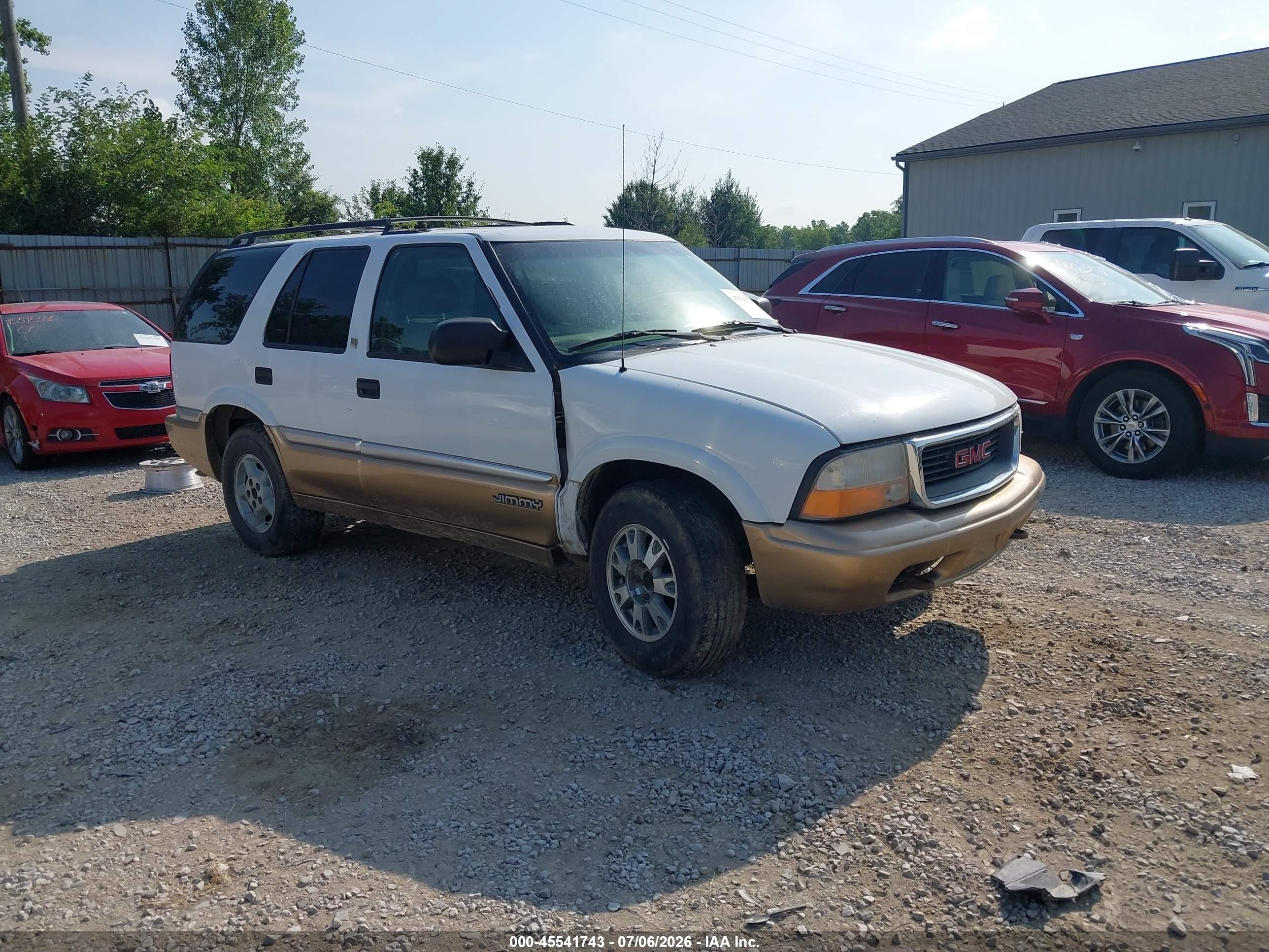 2000 GMC Jimmy SLT Convenience, VIN 1GKDT13W3Y2204505 — Перед