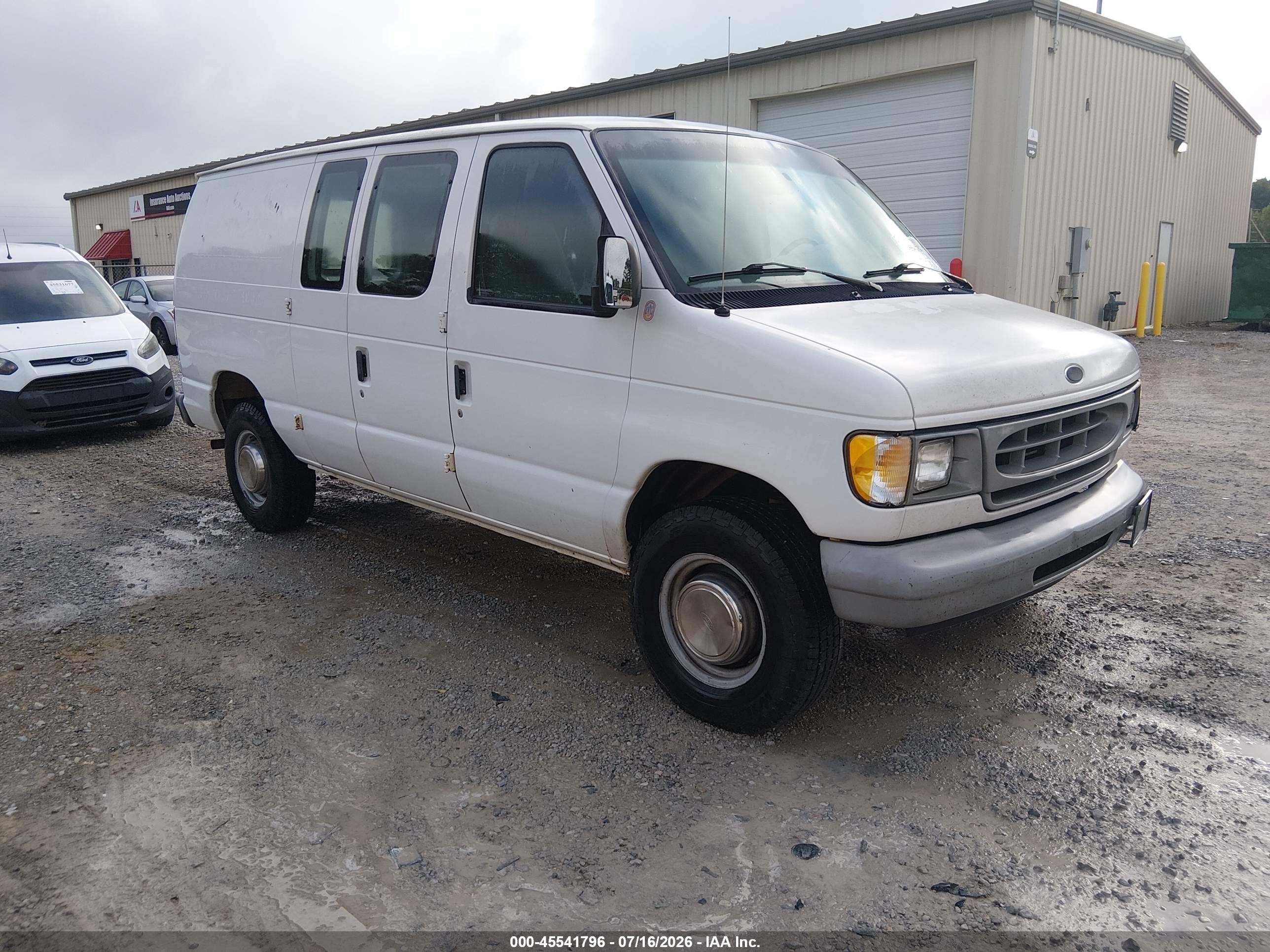 2000 Ford Econoline Cargo, VIN 1FTNE2428YHA09122 — Side
