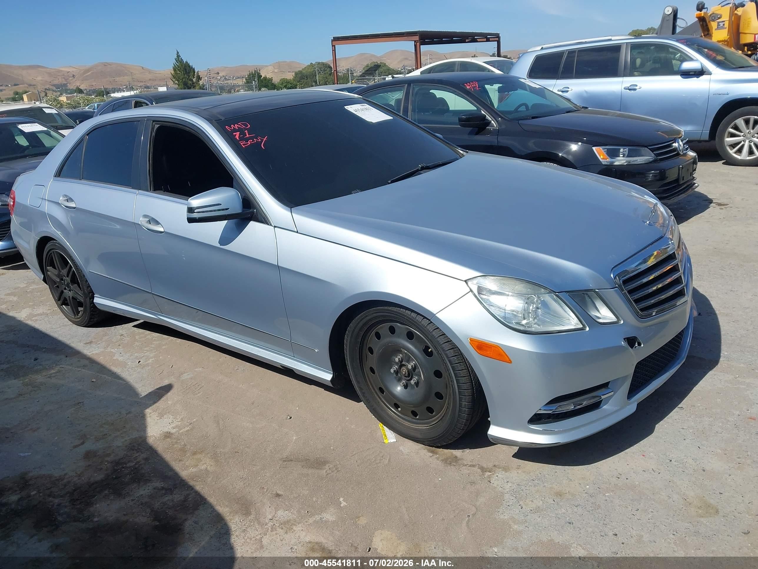 2013 Mercedes-Benz E 350 Luxury, VIN WDDHF5KB8DA671466 — Normal wear