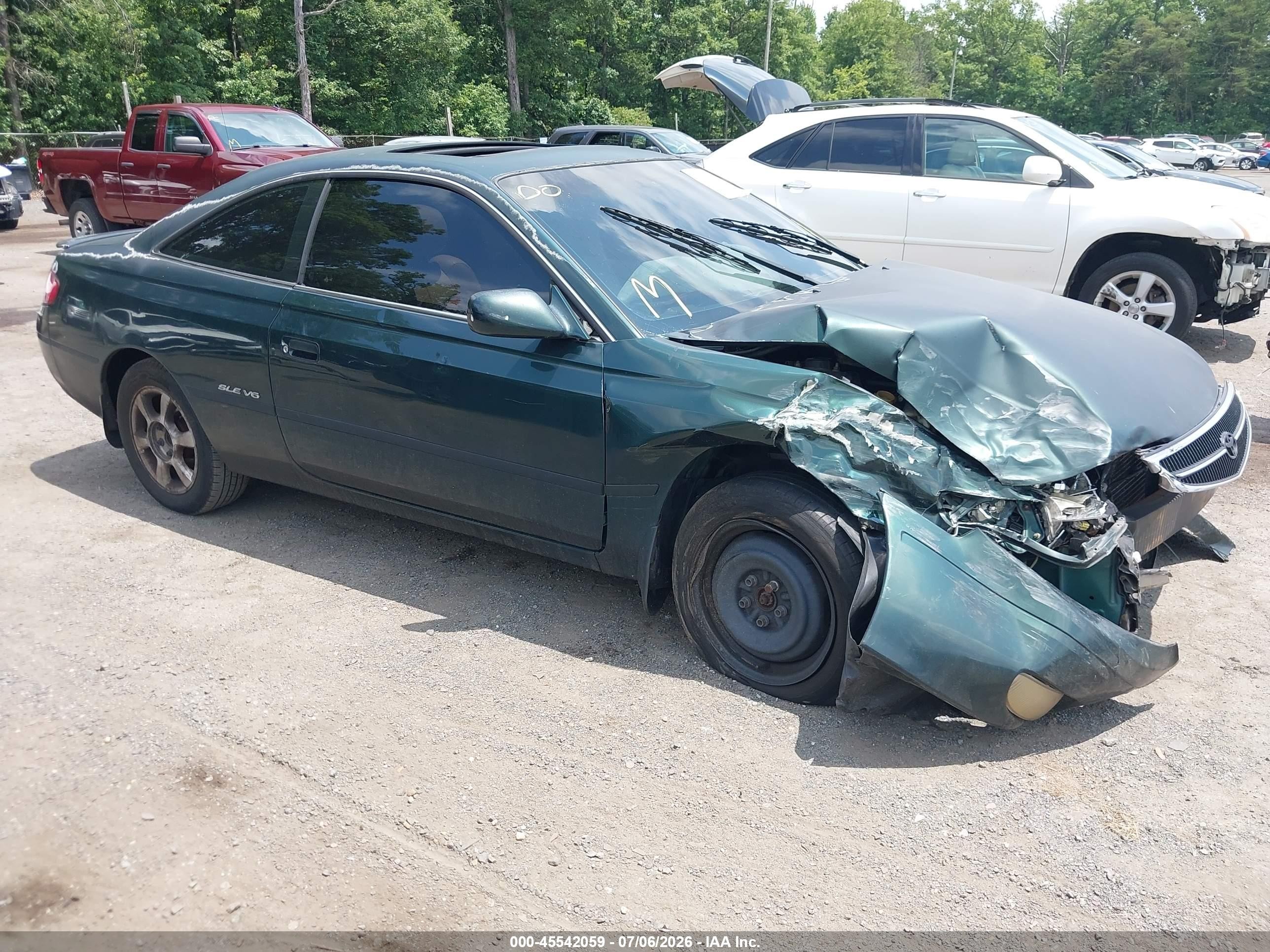 2000 Toyota Solara SLE, VIN 2T1CF28P9YC295741 — Front end