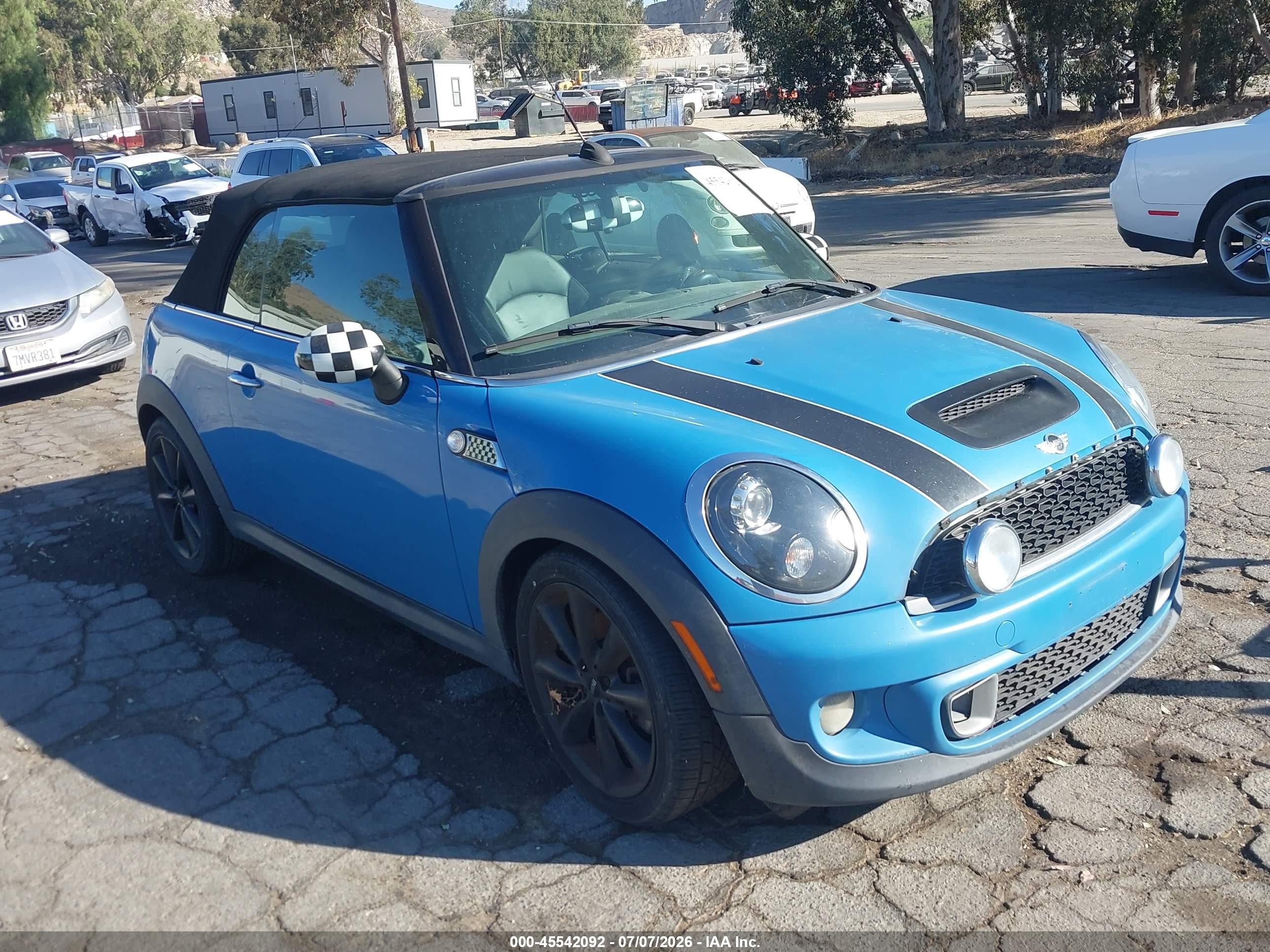 2014 MINI Convertible S, VIN WMWZP3C58ET298327 — Normal wear