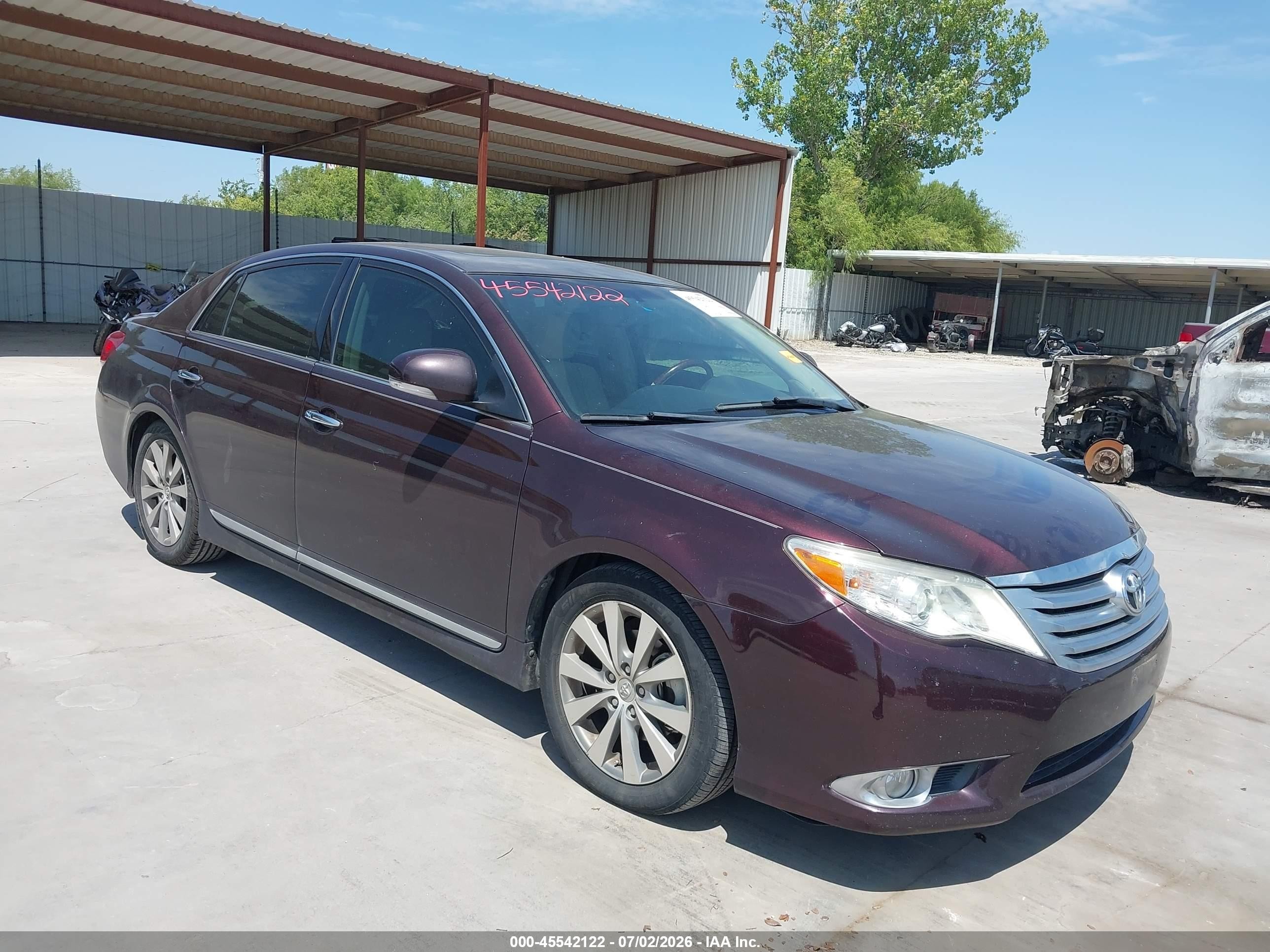 2011 Toyota Avalon, VIN 4T1BK3DB7BU435184 — Перед