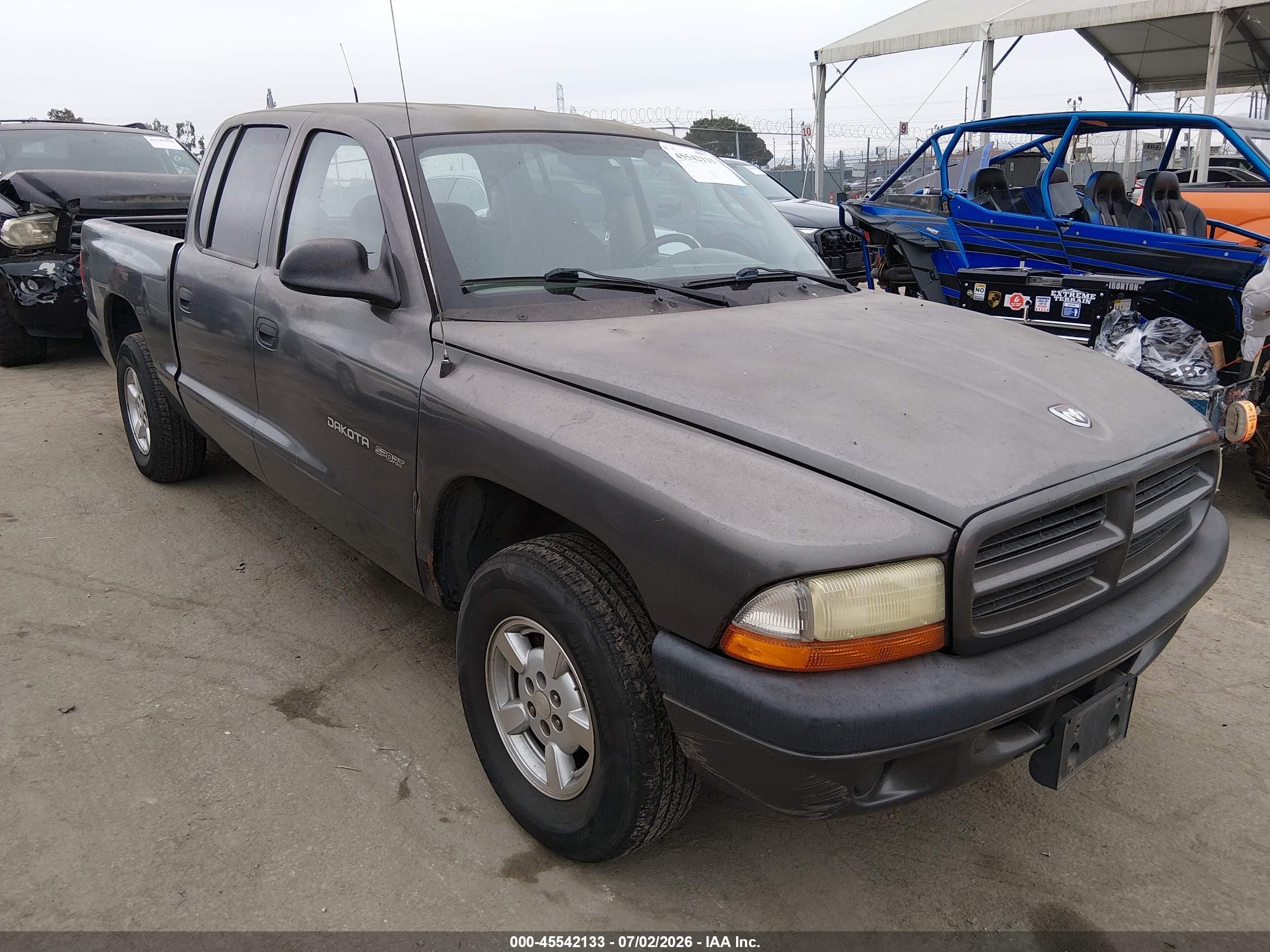 2002 Dodge Dakota Sport, VIN 1B7HL38X02S512751 — Side