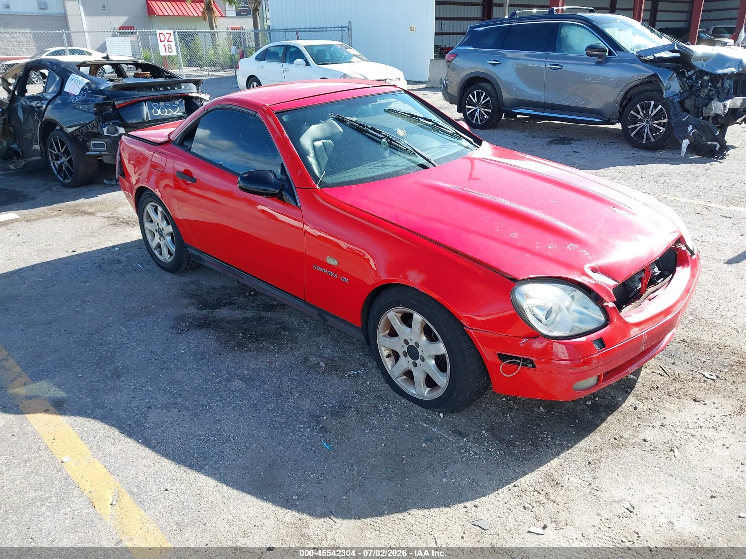 1999 Mercedes-Benz SLK 230/320, VIN WDBKK47FXXF113108 — Rear end