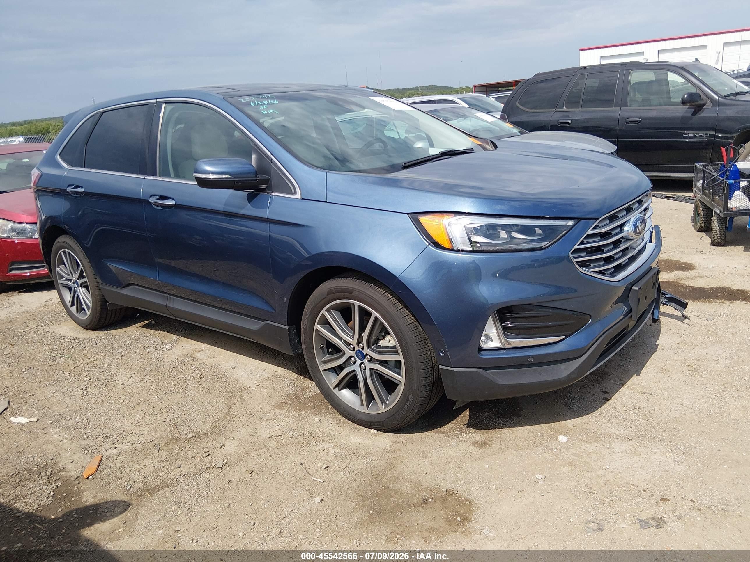 2019 Ford Edge Titanium, VIN 2FMPK3K97KBB93265 — Front end