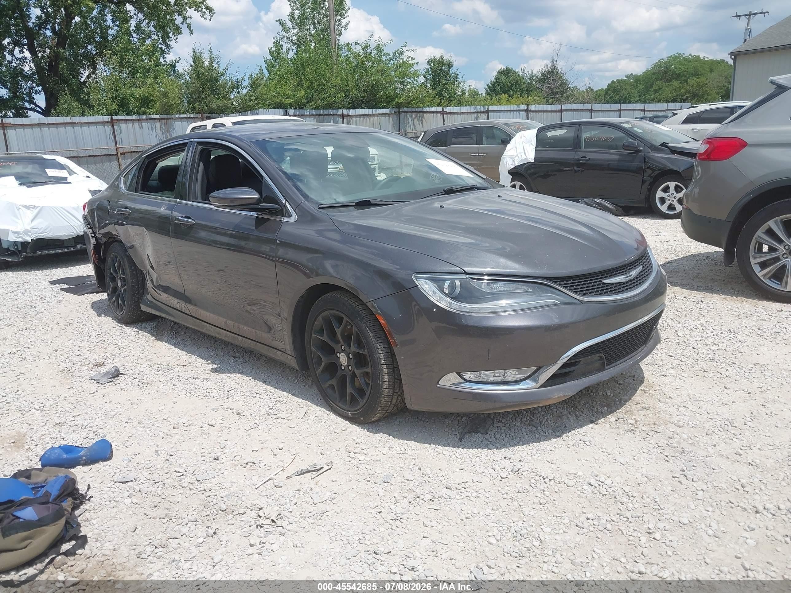 2015 Chrysler 200 C, VIN 1C3CCCEG7FN512396 — Side