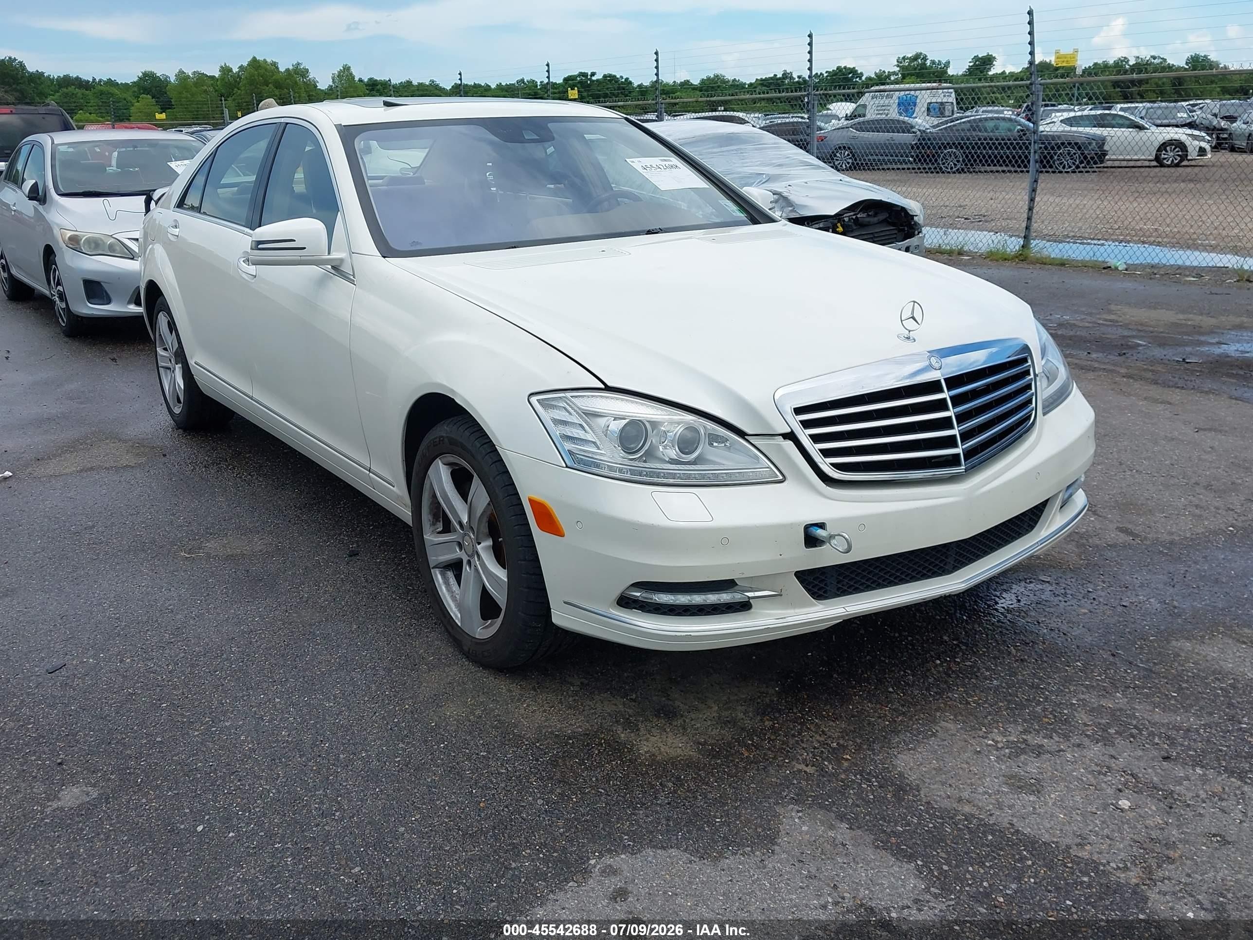 2010 Mercedes-Benz S 550, VIN WDDNG7BB6AA314620 — Fresh water flood