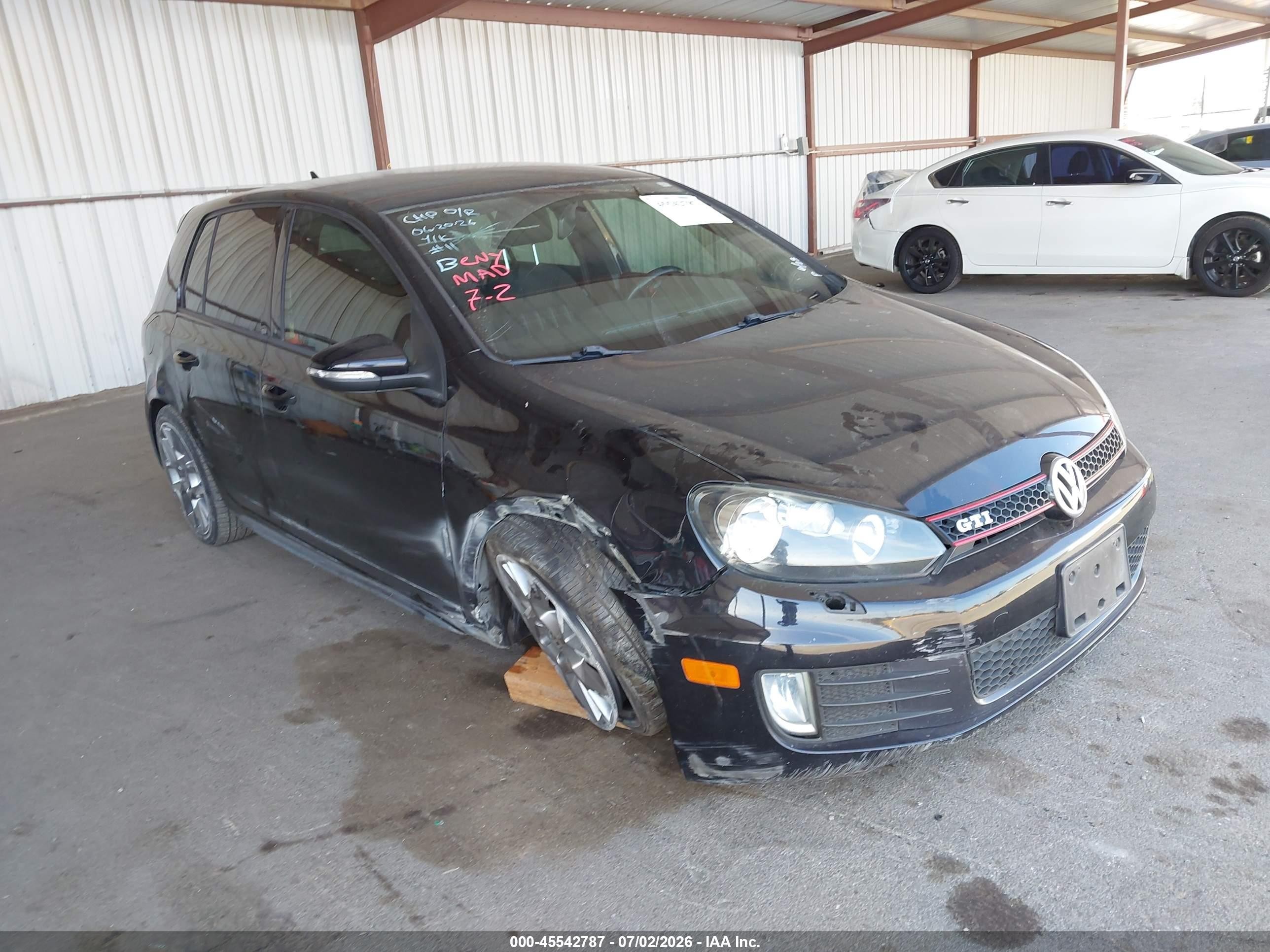 2013 Volkswagen Golf GTI, VIN WVWHD7AJ6DW139334 — Front end