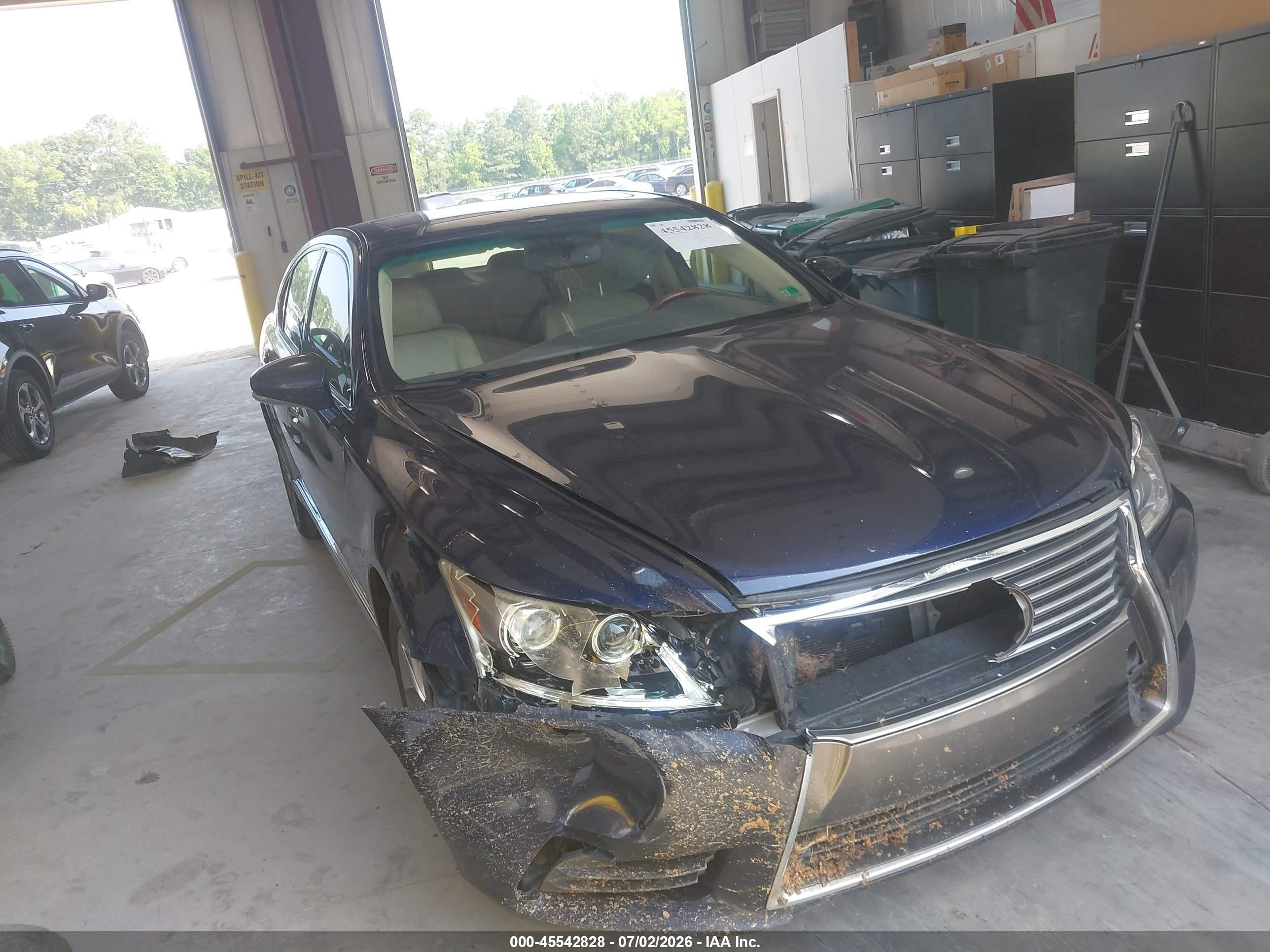 2013 Lexus LS 460, VIN JTHCL5EF7D5017514 — Front end
