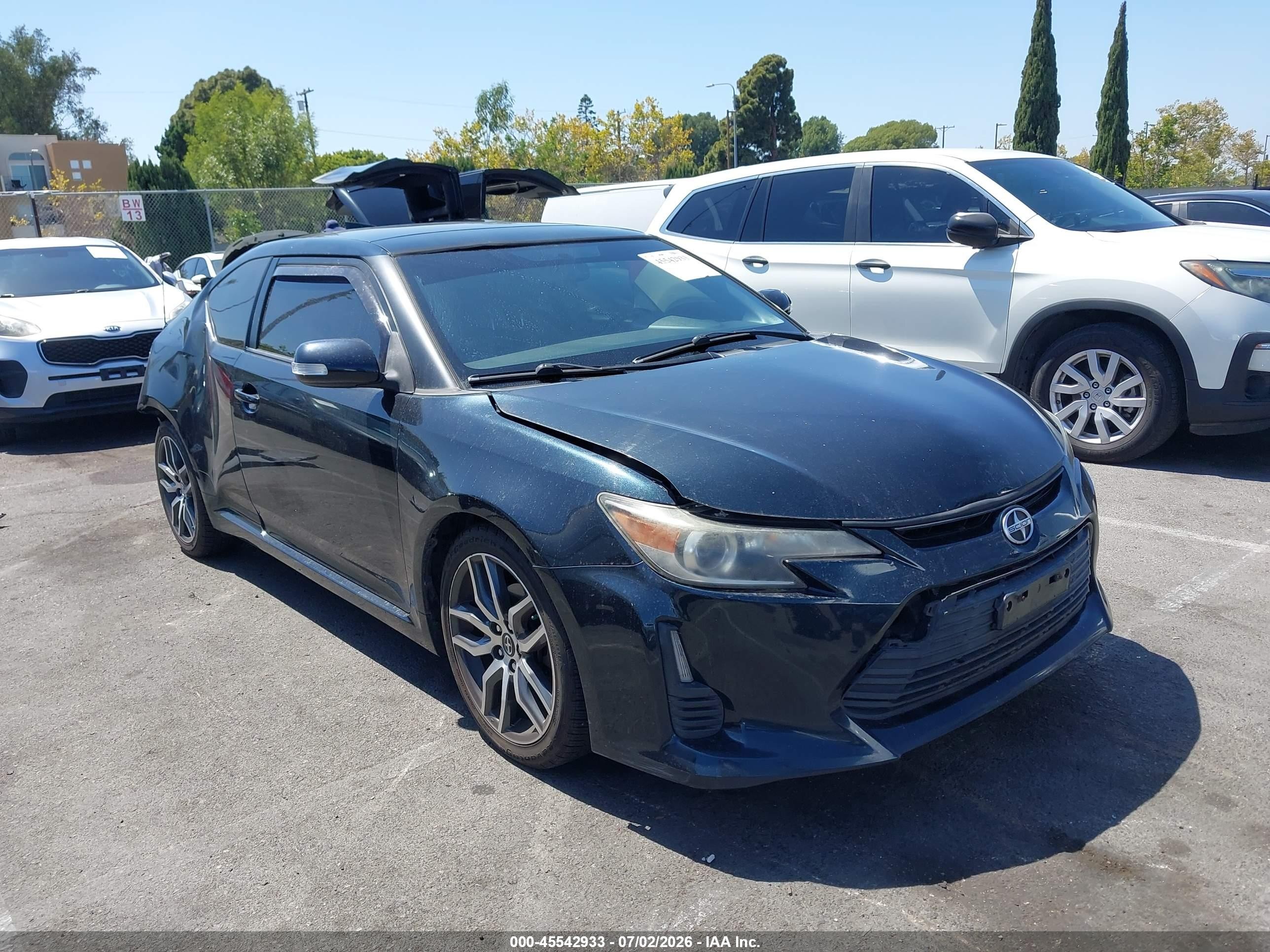 2016 Scion tC, VIN JTKJF5C74GJ023268 — Зад