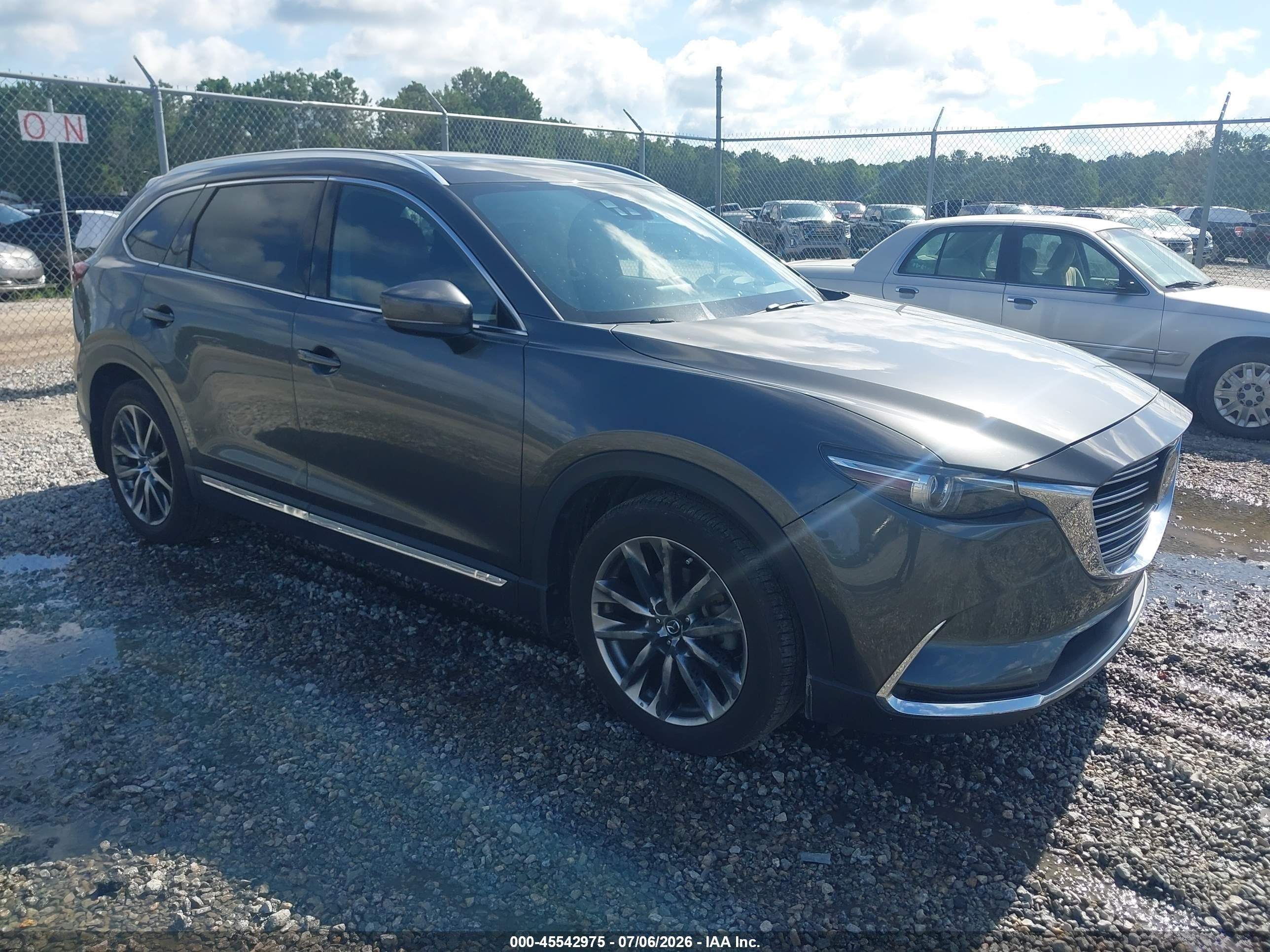 2016 Mazda CX-9 Signature, VIN JM3TCBEY1G0100804 — Side