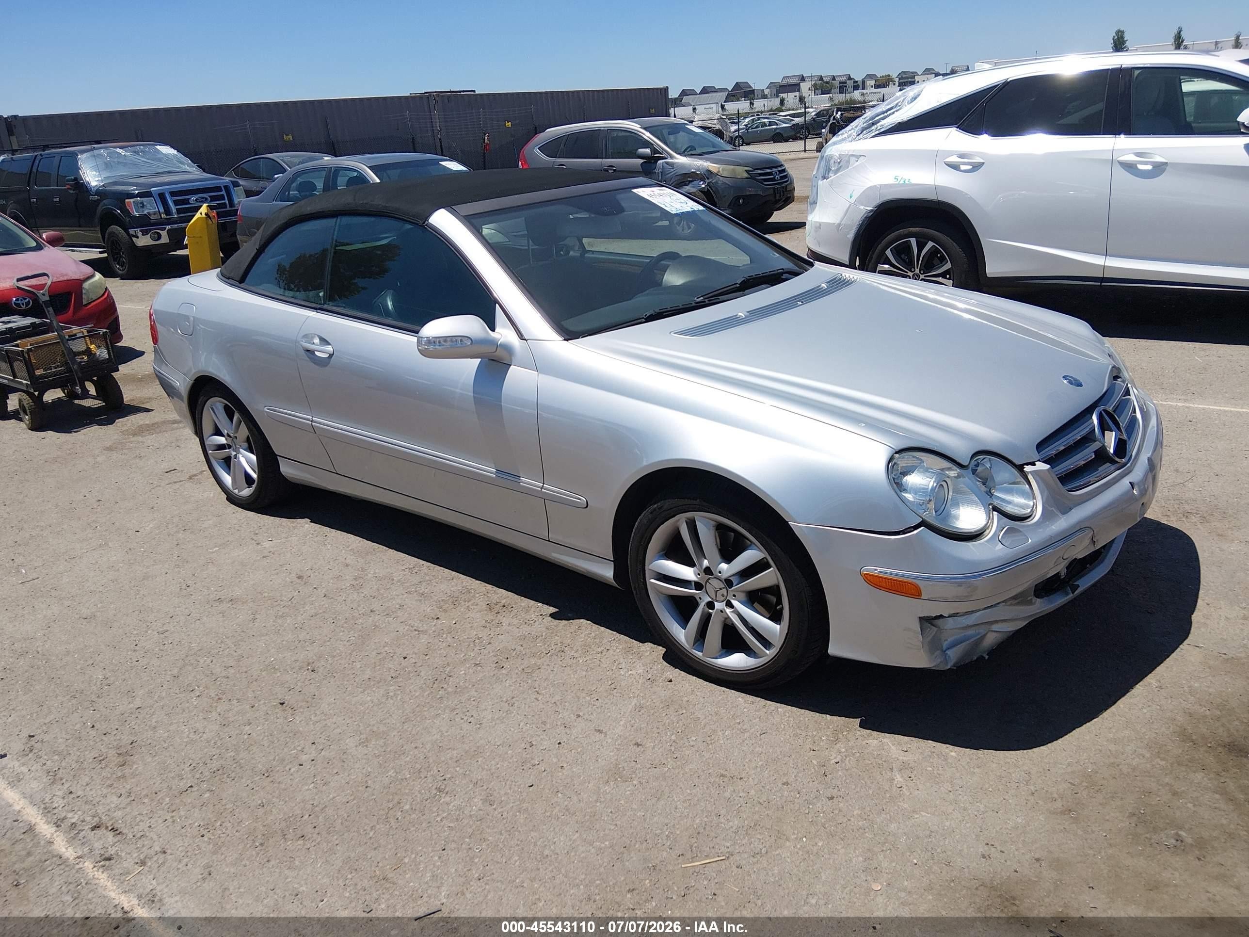 2006 Mercedes-Benz CLK 350, VIN WDBTK56G66T056118 — Front end