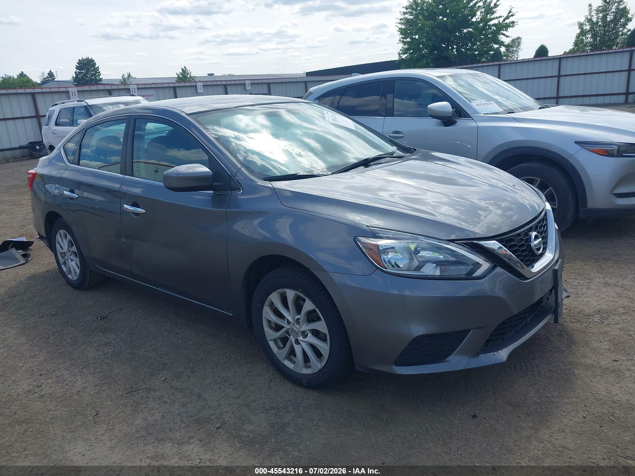 2018 Nissan Sentra SV, VIN 3N1AB7AP1JL631298 — Бок
