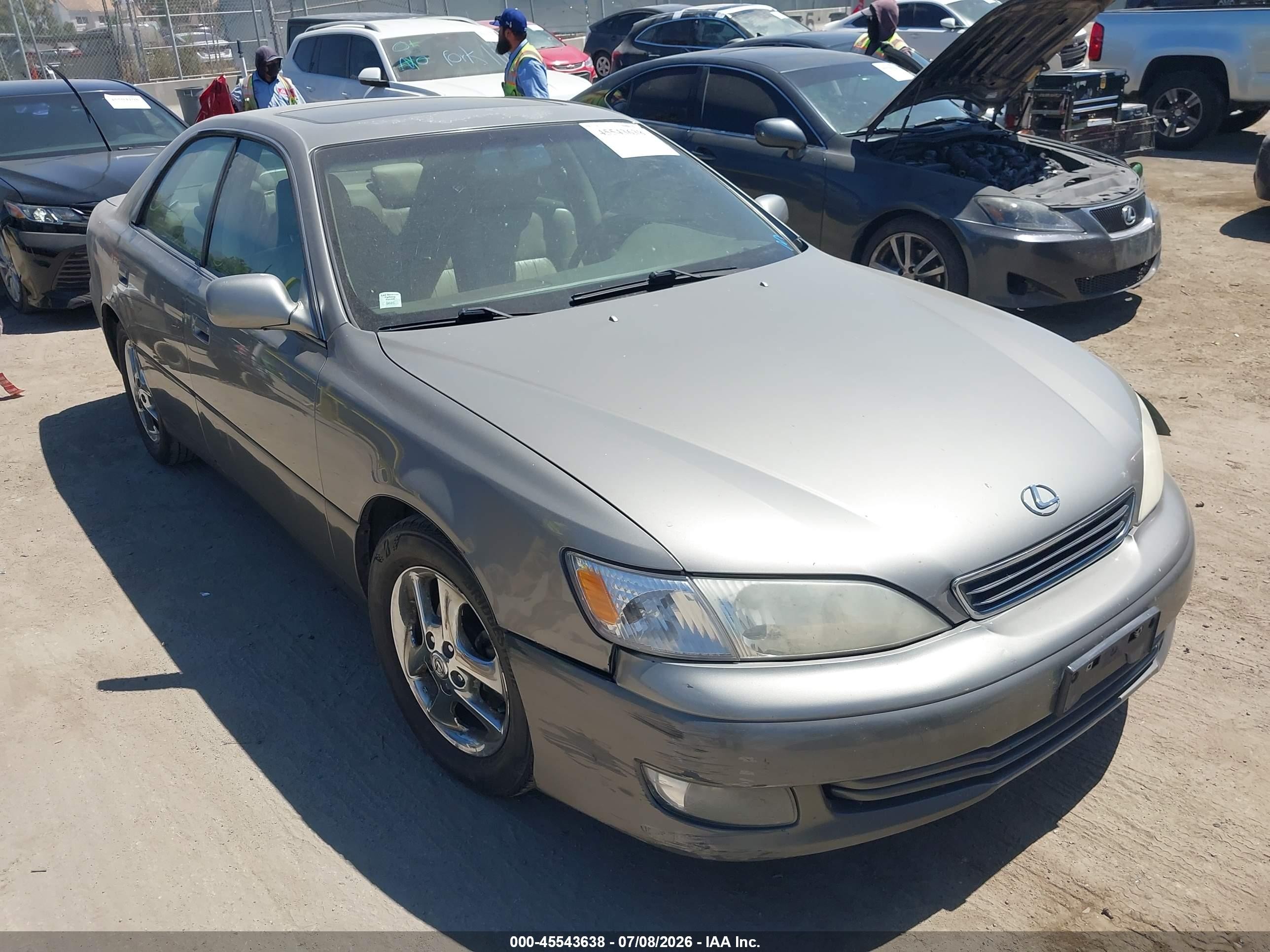 2000 Lexus ES 300, VIN JT8BF28G9Y5078410 — Front end