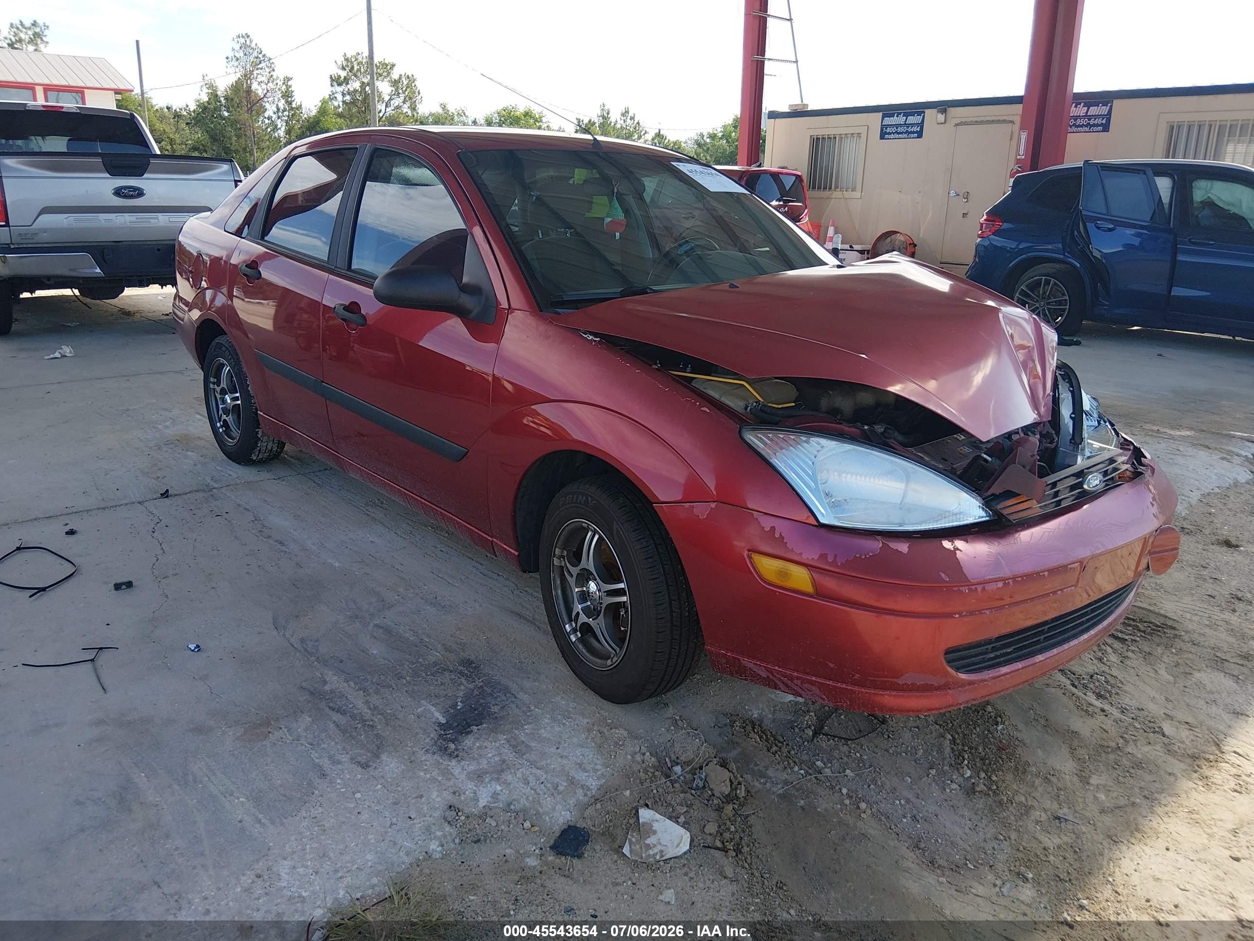 2004 Ford Focus LX, VIN 1FAFP33P44W154719 — Перед