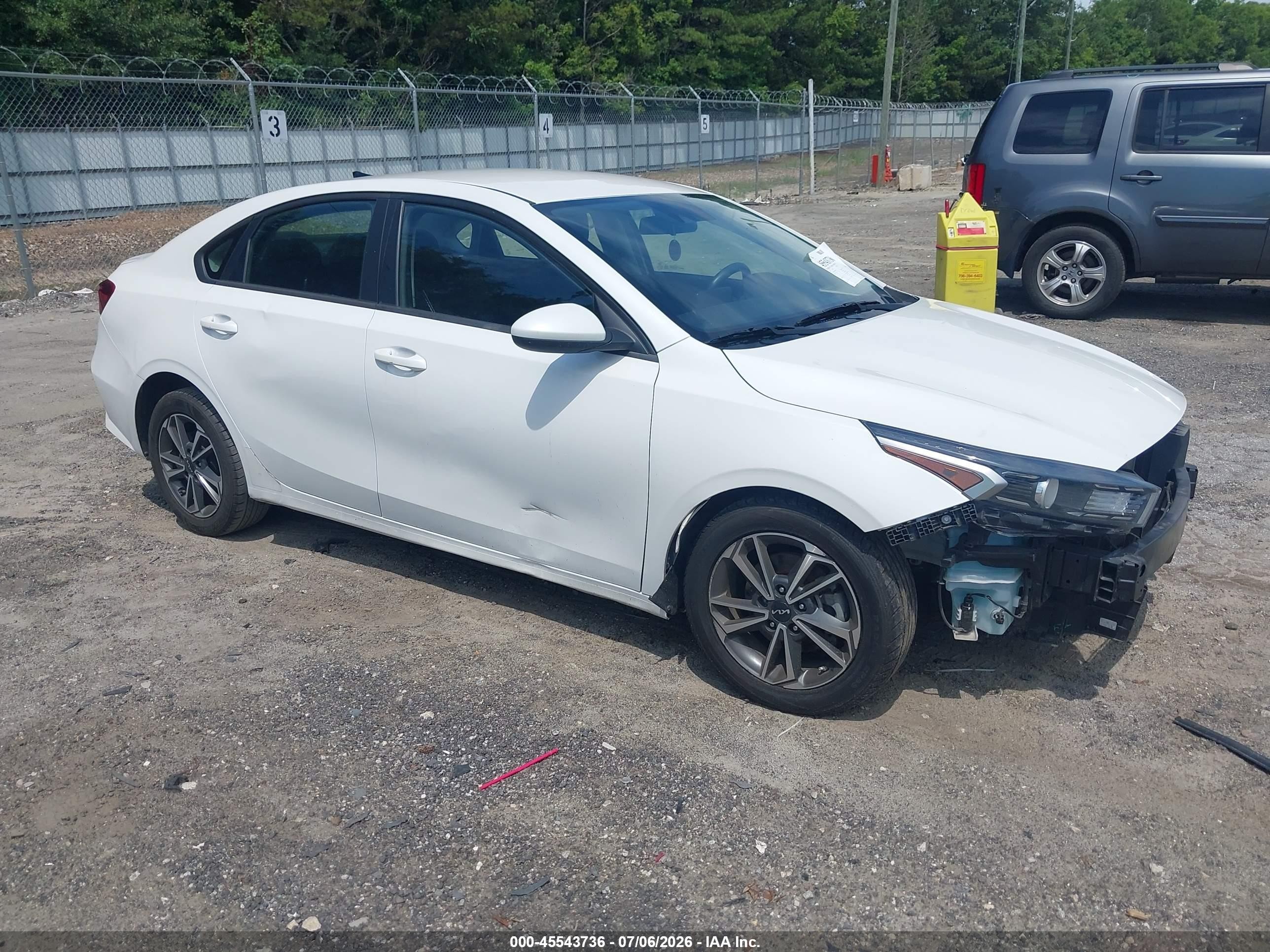 2022 Kia Forte LXS, VIN 3KPF24ADXNE467356 — Front end