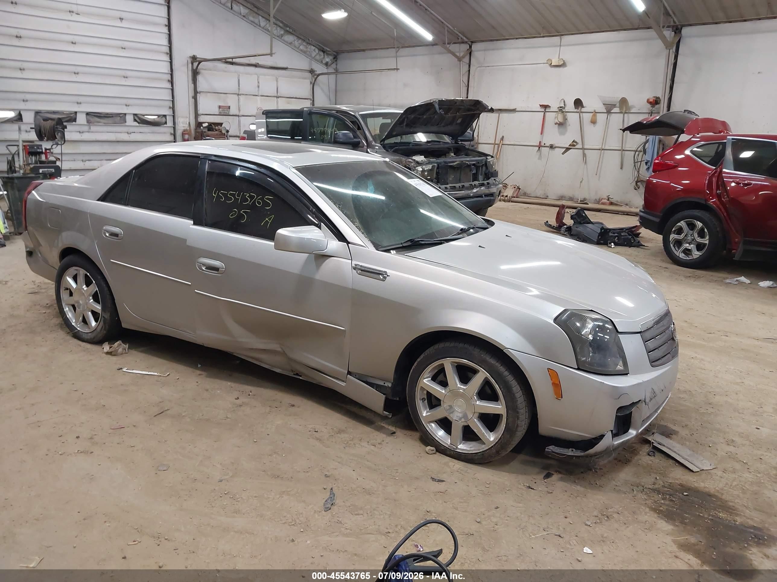 2005 Cadillac CTS, VIN 1G6DP567950186730 — Перед