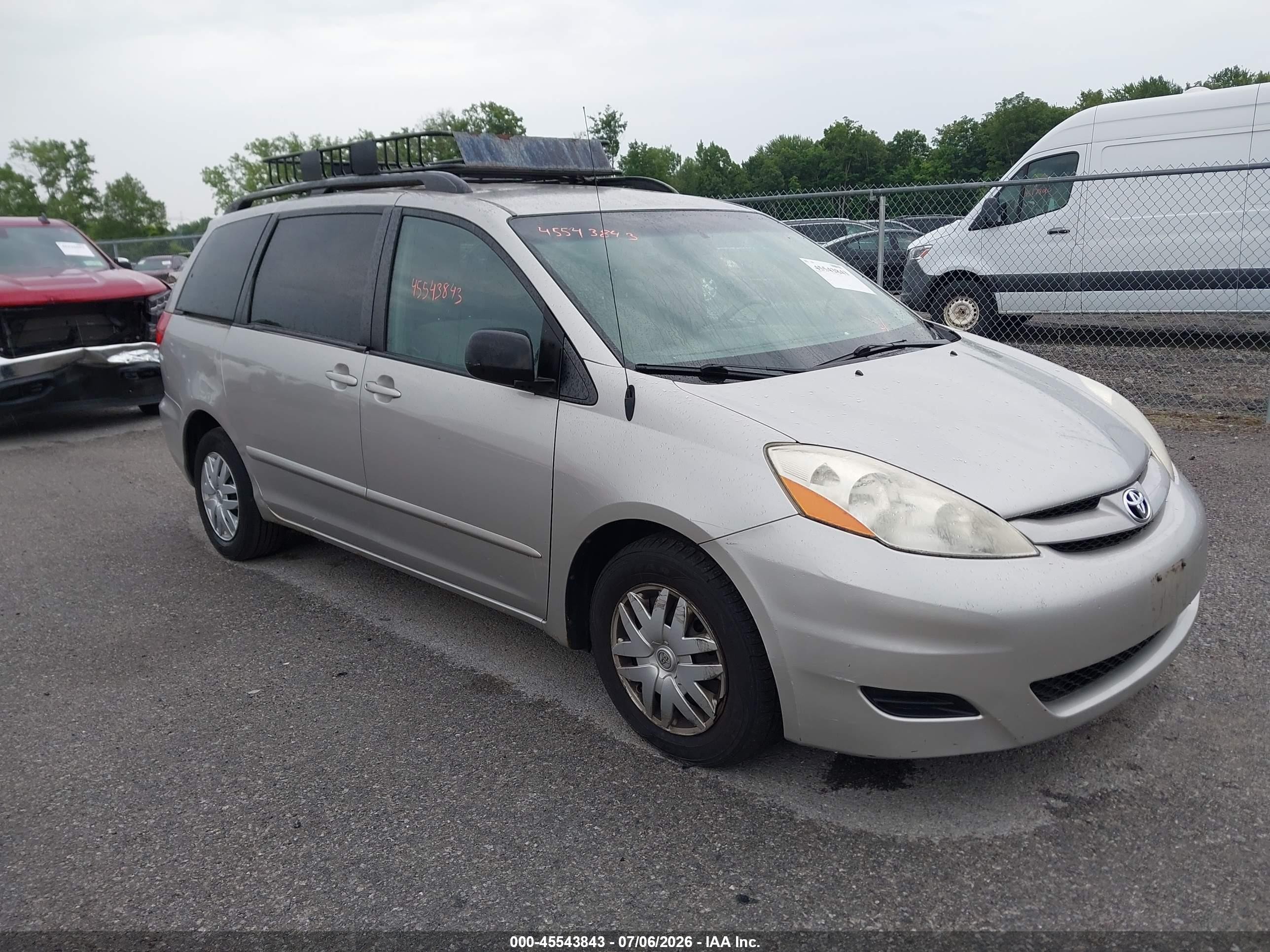 2007 Toyota Sienna LE, VIN 5TDZK23CX7S093863 — Normal wear