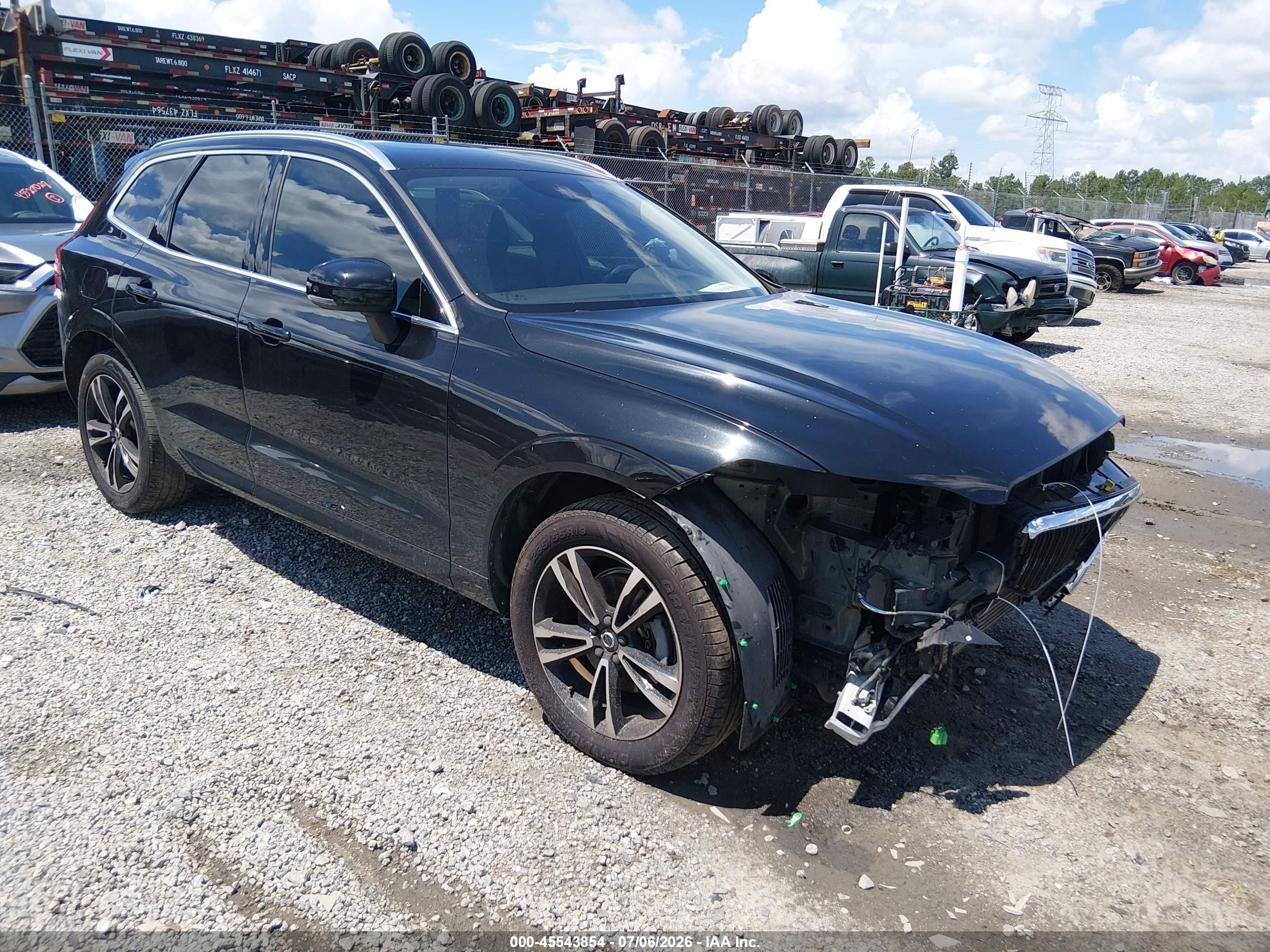 2019 Volvo XC60 Momentum, VIN LYV102RKXKB177259 — Front end