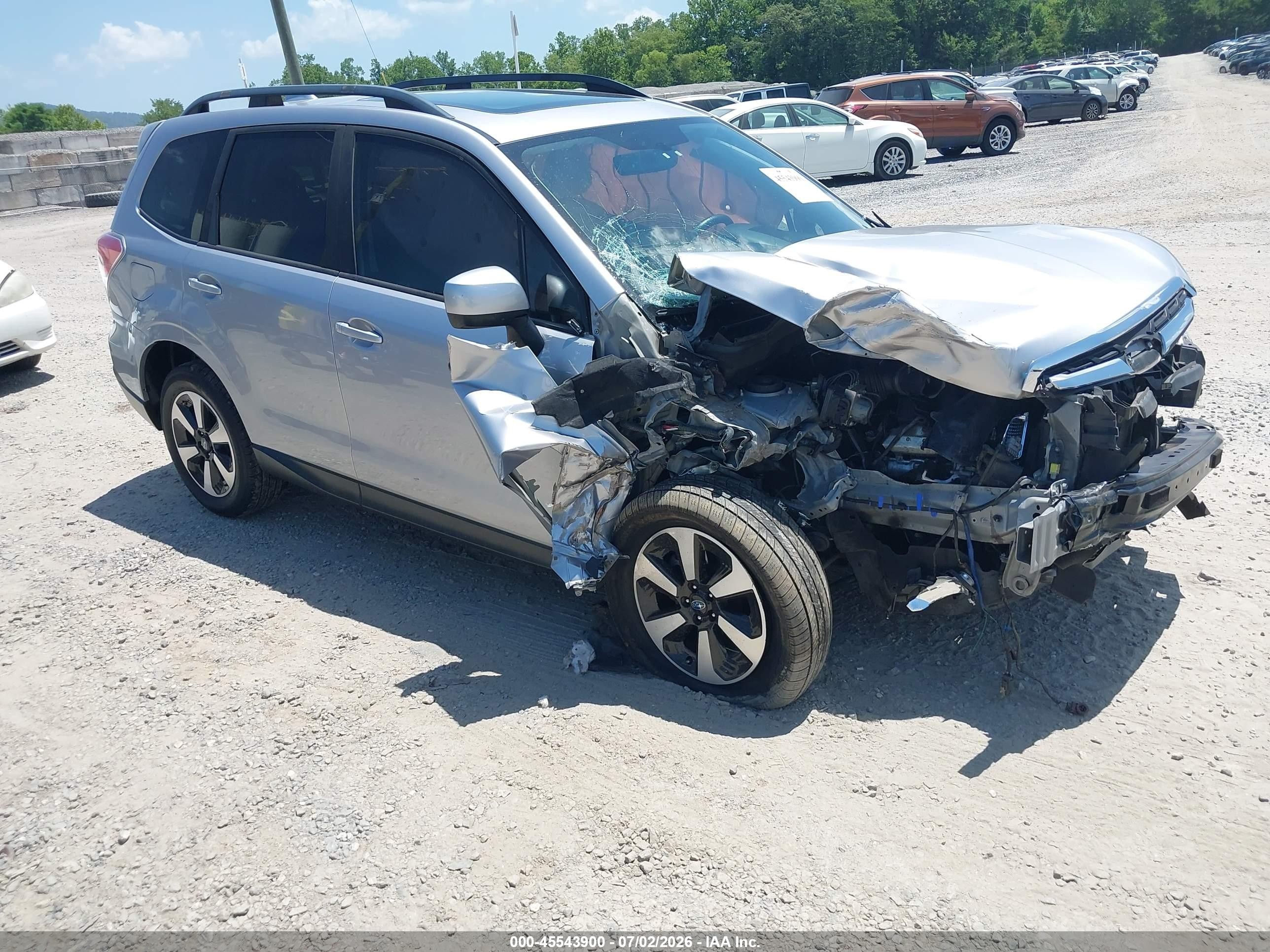 2017 Subaru Forester Premium, VIN JF2SJAEC1HH512881 — Перед