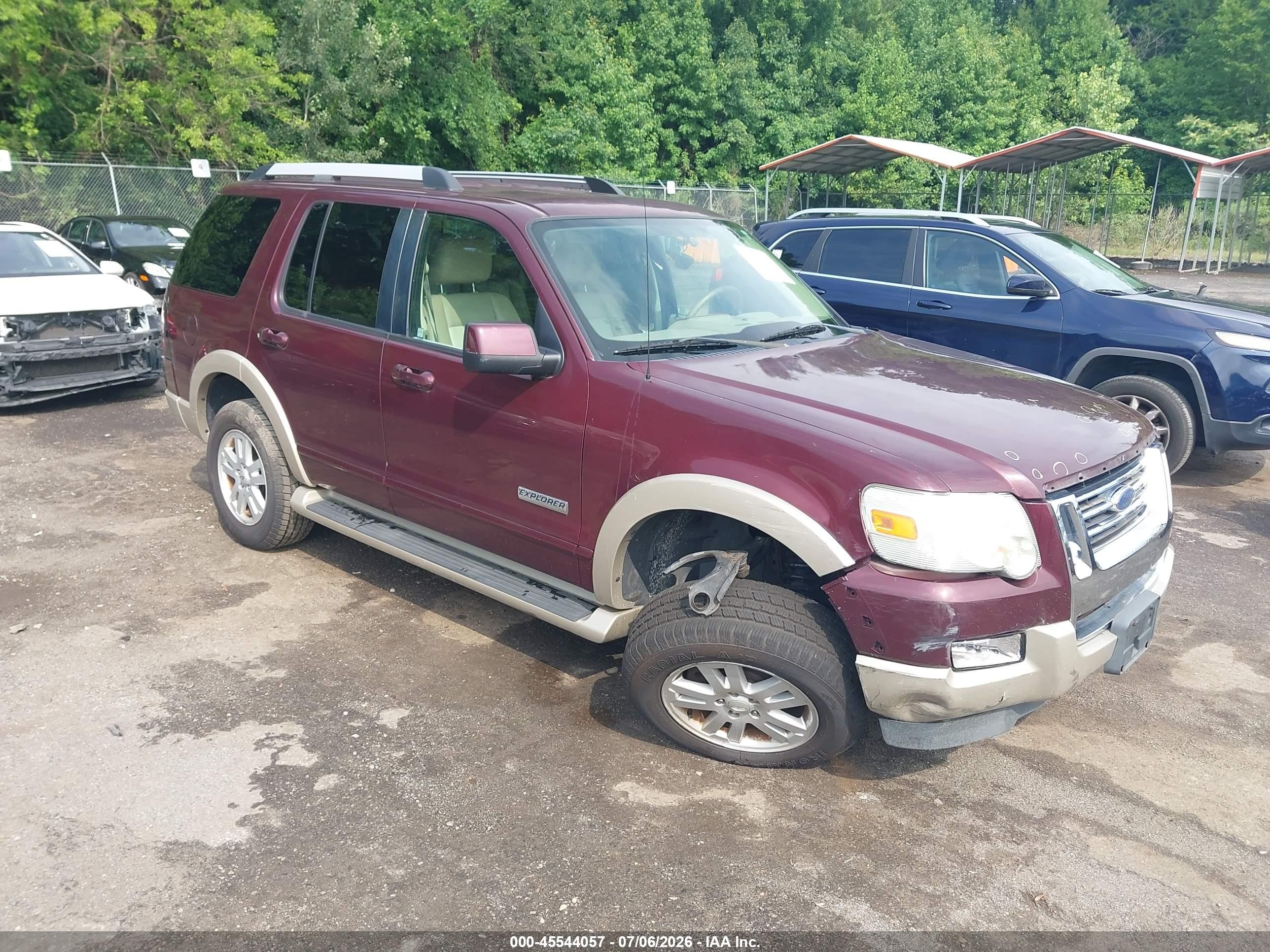 2007 Ford Explorer Eddie Bauer, VIN 1FMEU74E77UA83644 — Front end