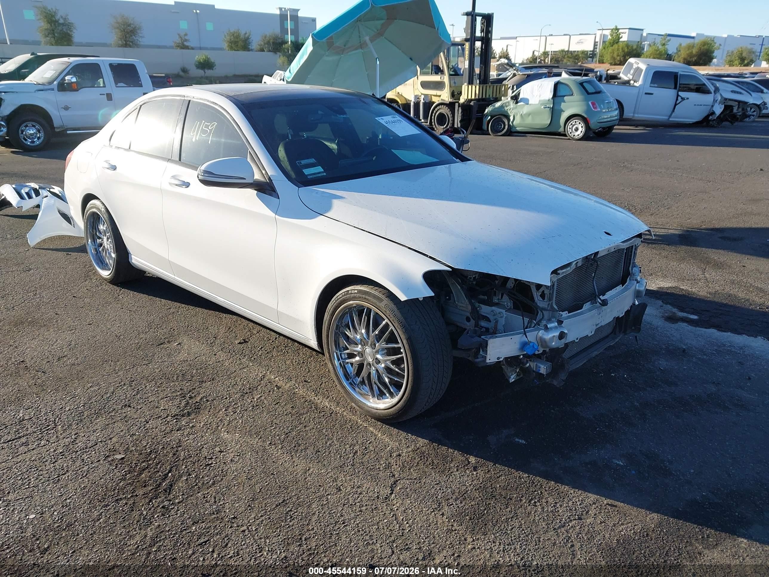 2020 Mercedes-Benz C 300, VIN WDDWF8DB4LR557390 — Front end