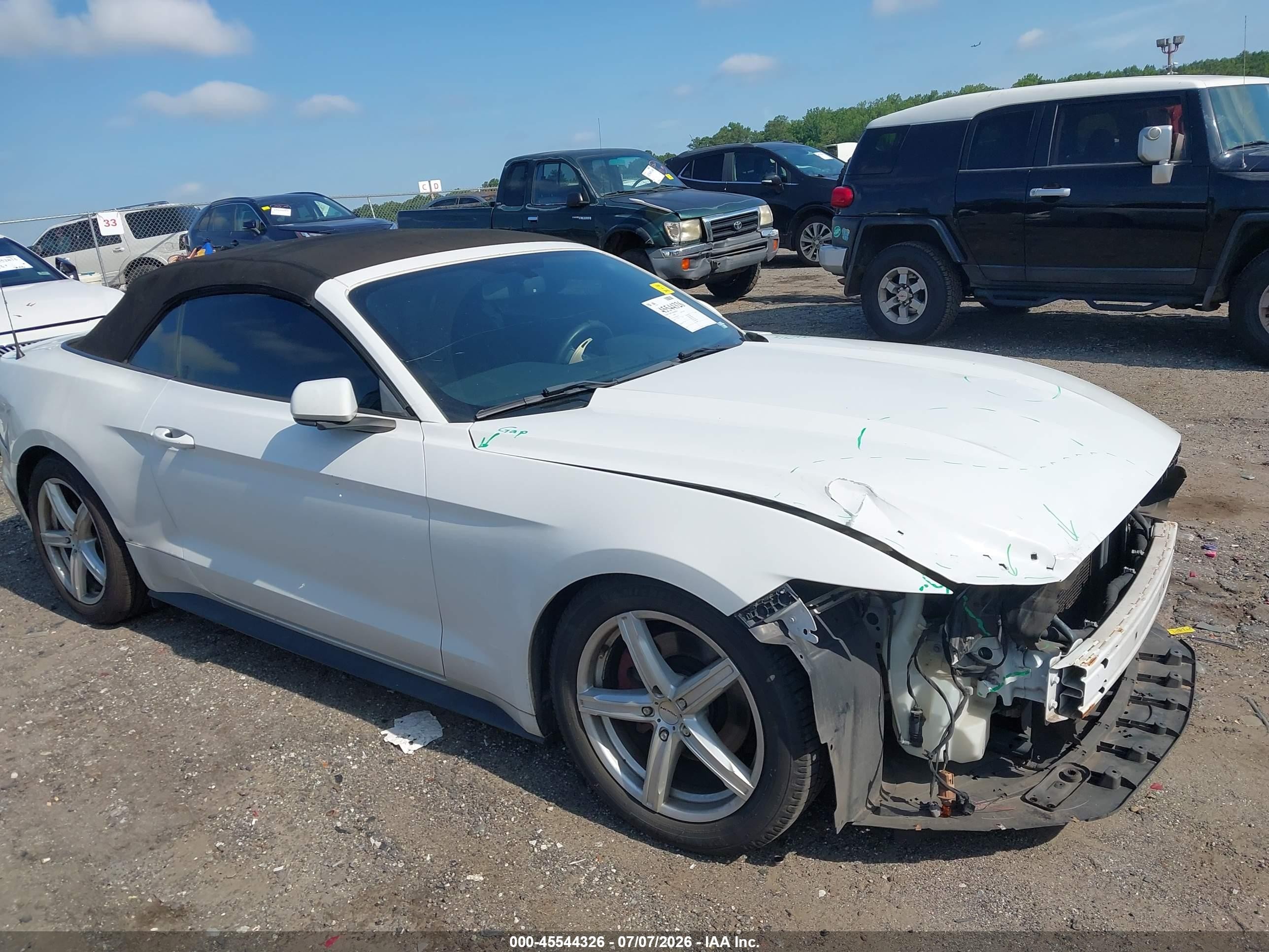 2015 Ford Mustang V6, VIN 1FATP8EM5F5356237 — Front end