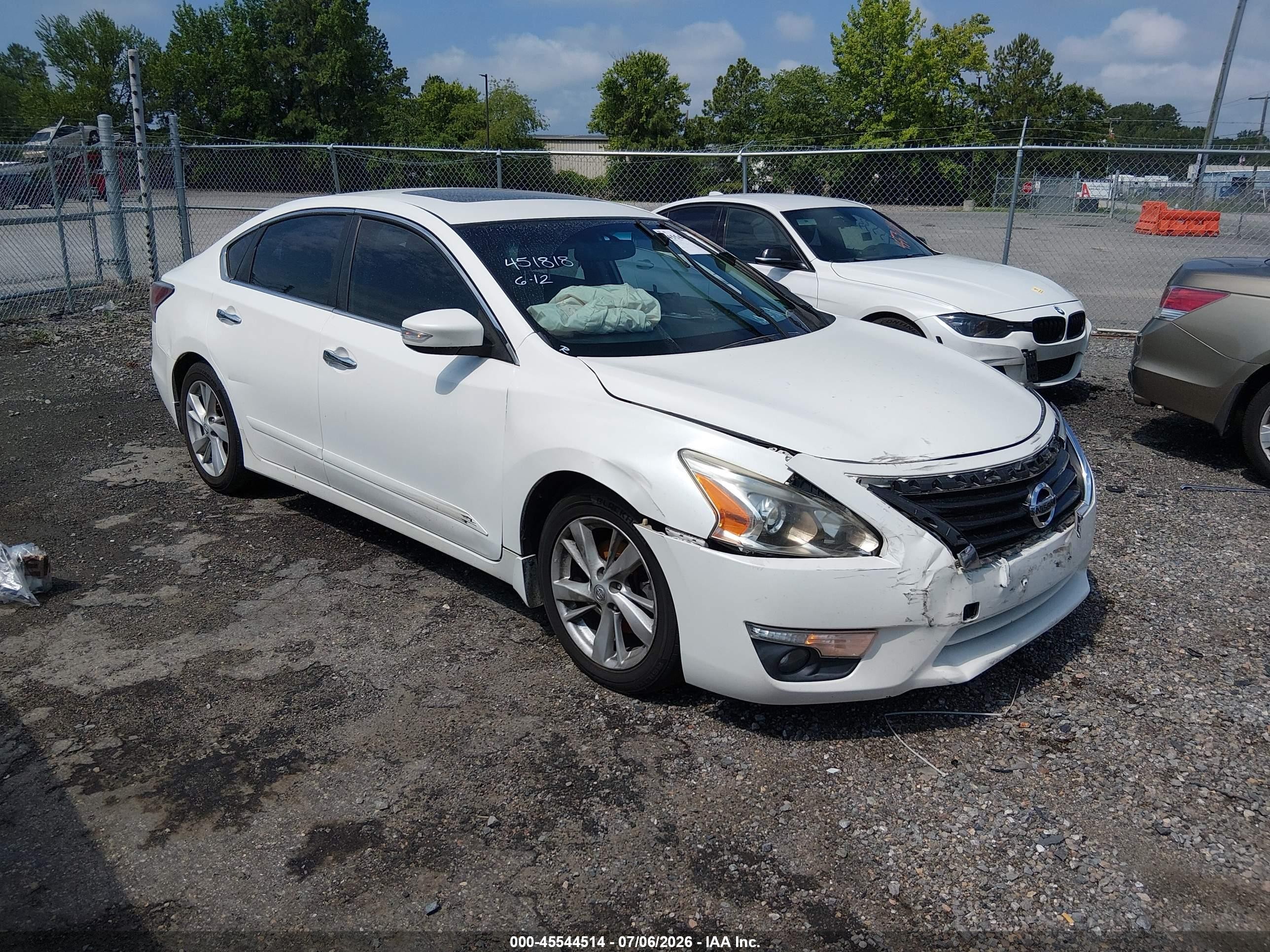 2015 Nissan Altima S, VIN 1N4AL3AP8FN345710 — Front end