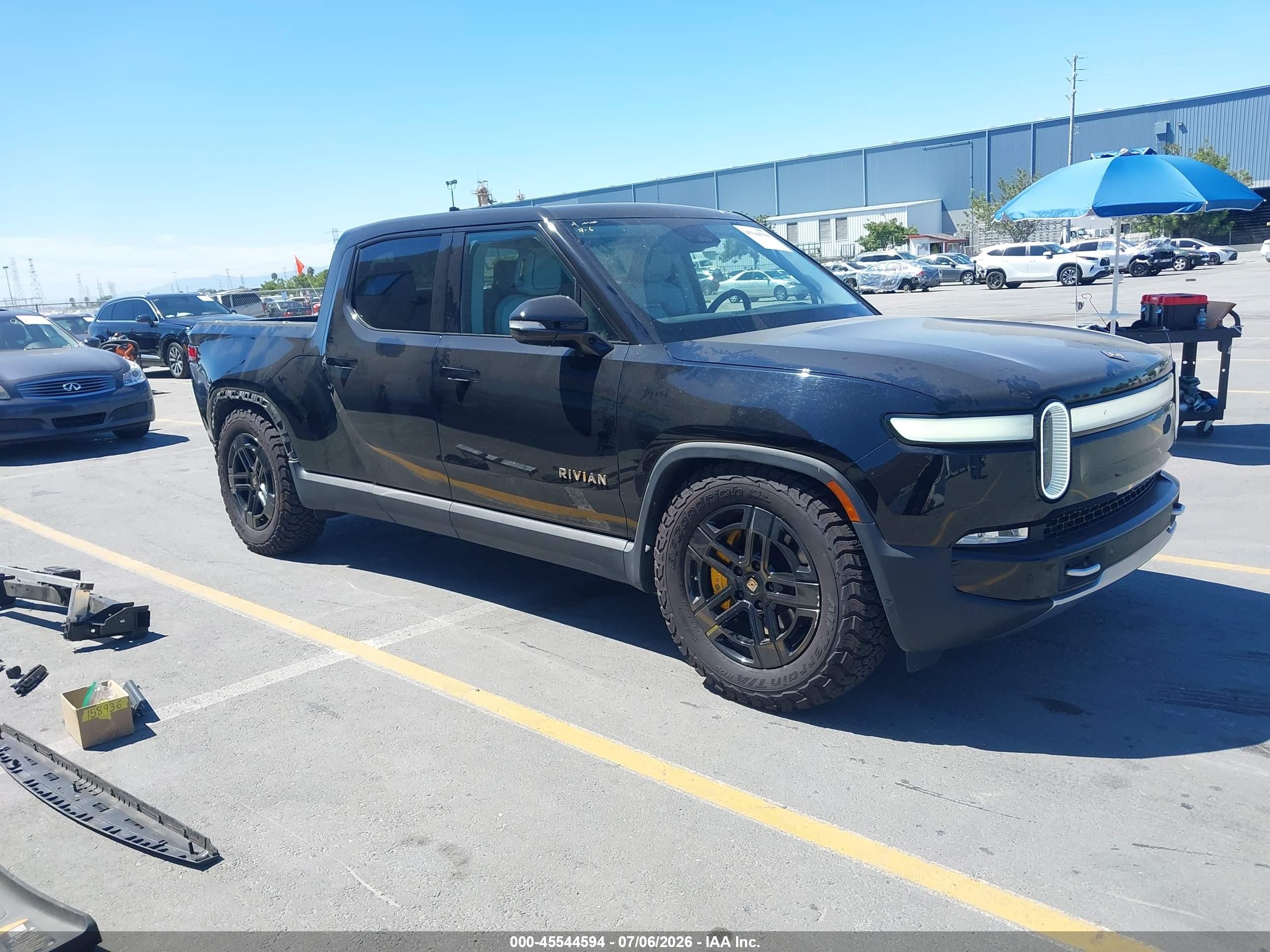 2023 Rivian R1T Adventure, VIN 7FCTGAAAXPN020981 — Rear end