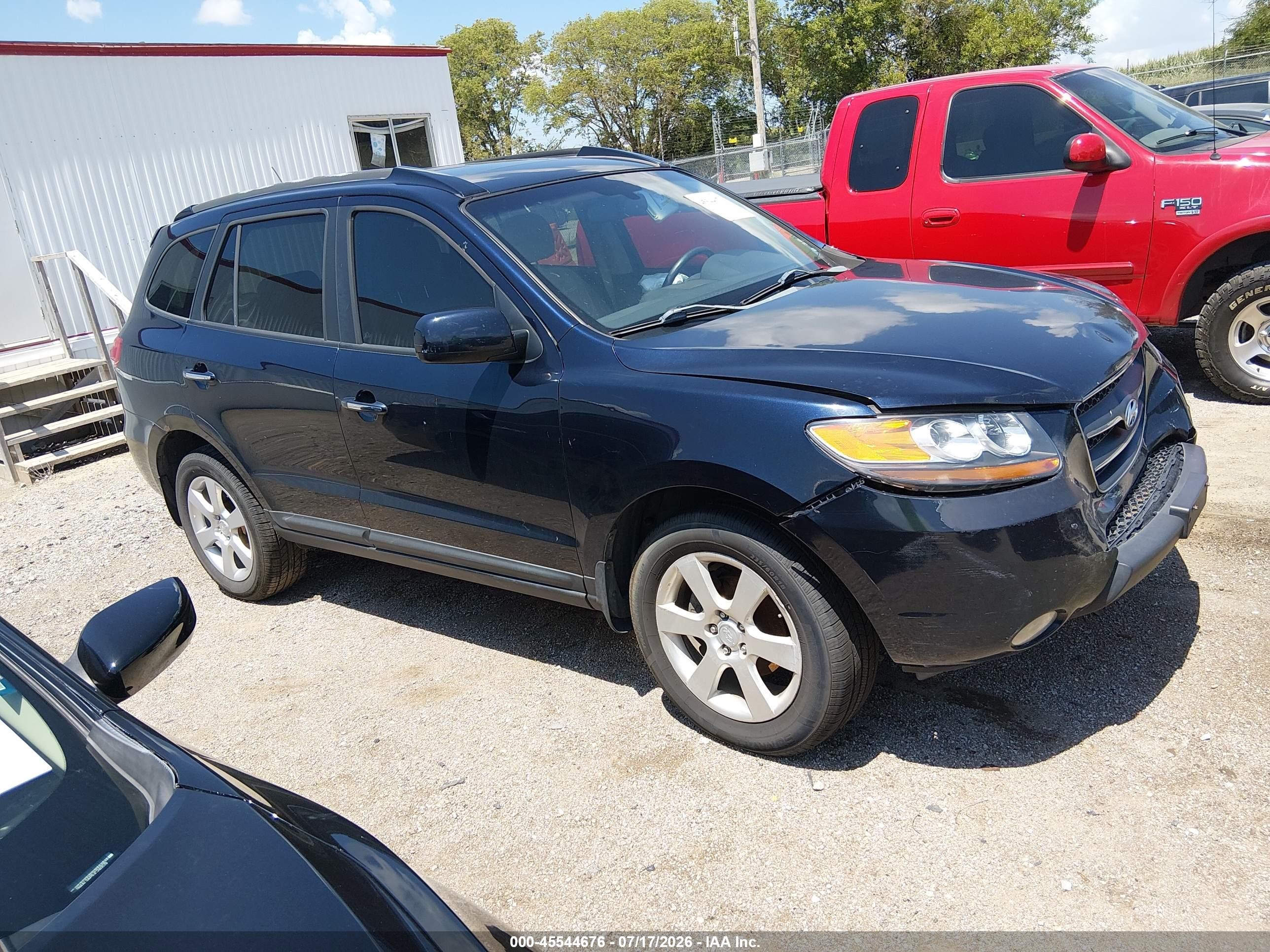 2008 Hyundai Santa Fe SE, VIN 5NMSH73E28H220527 — Front end