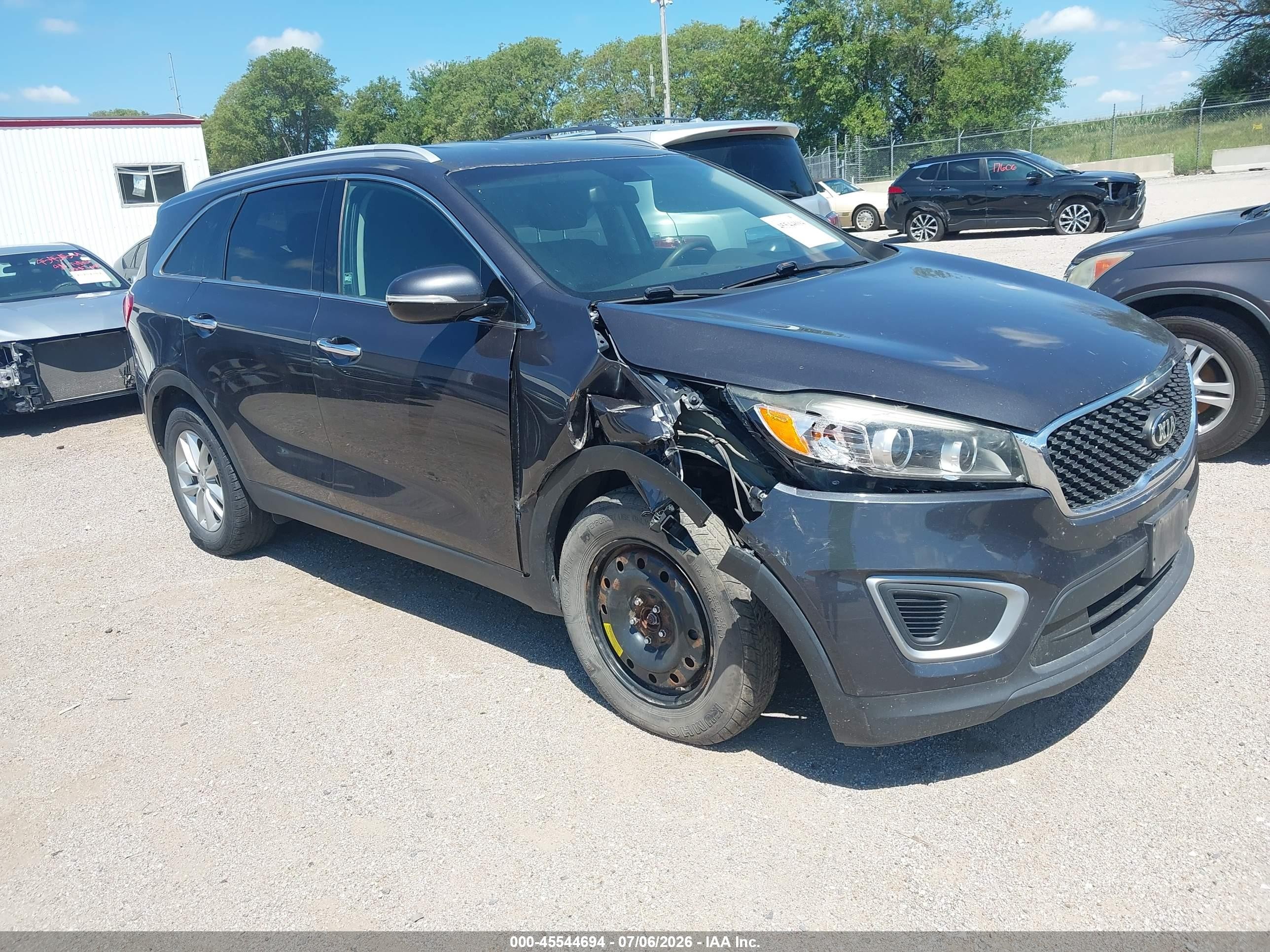 2017 Kia Sorento LX, VIN 5XYPG4A35HG326120 — Front end