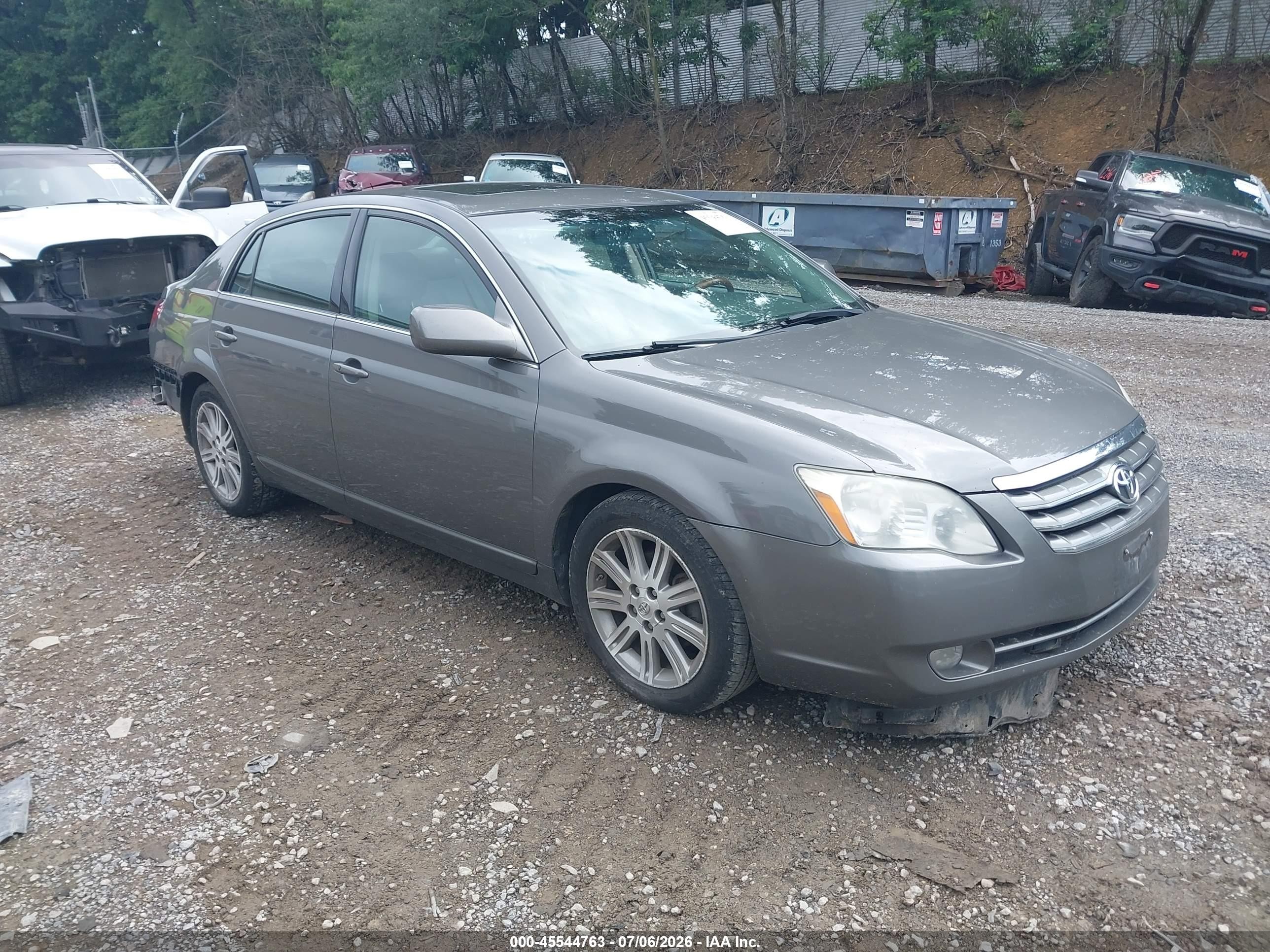 2007 Toyota Avalon XL, VIN 4T1BK36B97U233757 — Бок