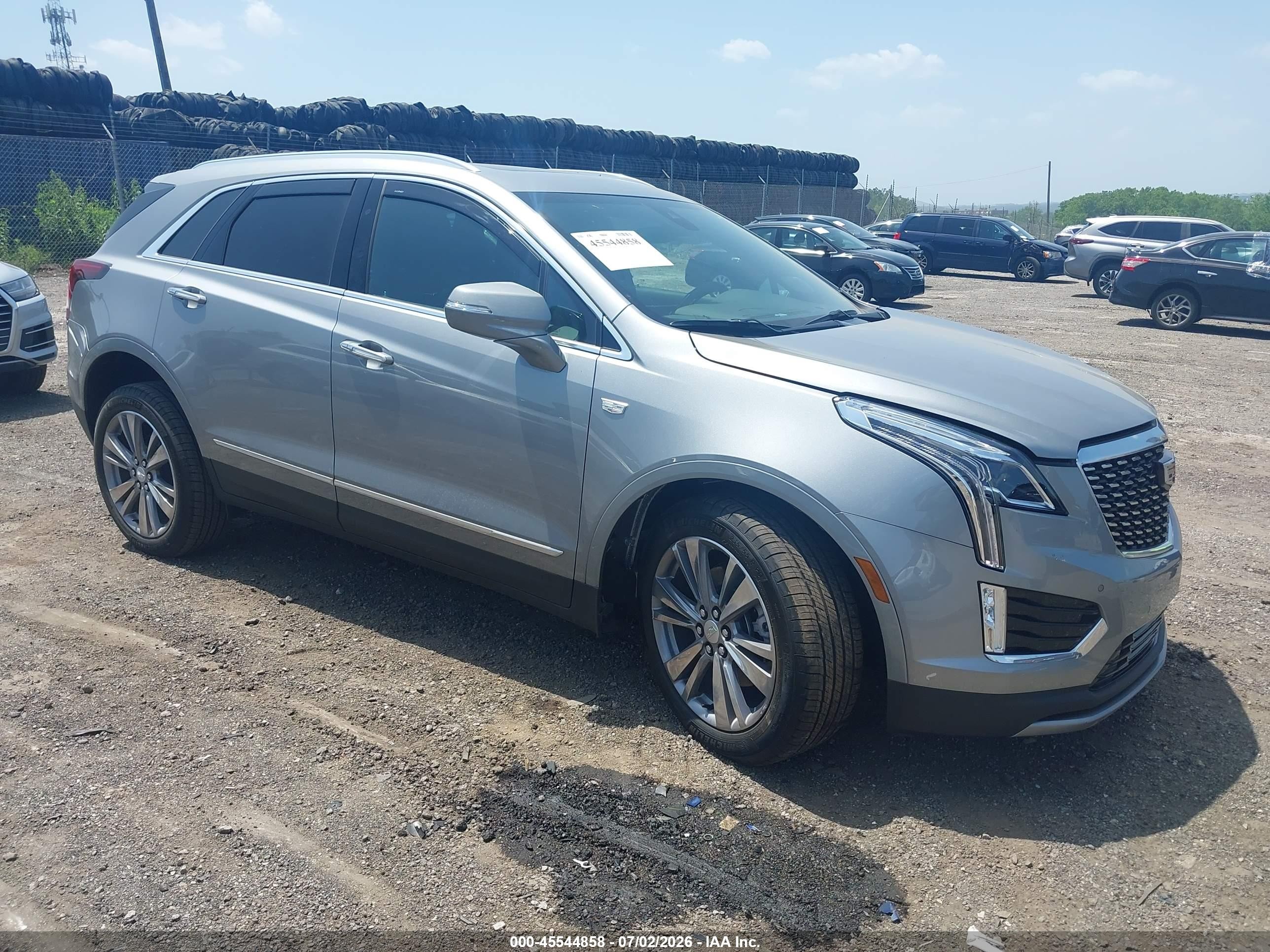 2025 Cadillac XT5 AWD Premium Luxury, VIN 1GYKNDRSXSZ151023 — Перед