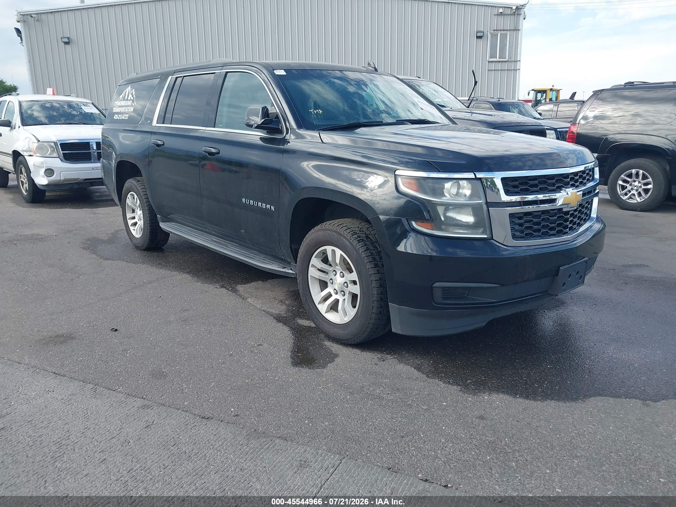 2017 Chevrolet Suburban LT, VIN 1GNSKHKC8HR175801 — Normal wear