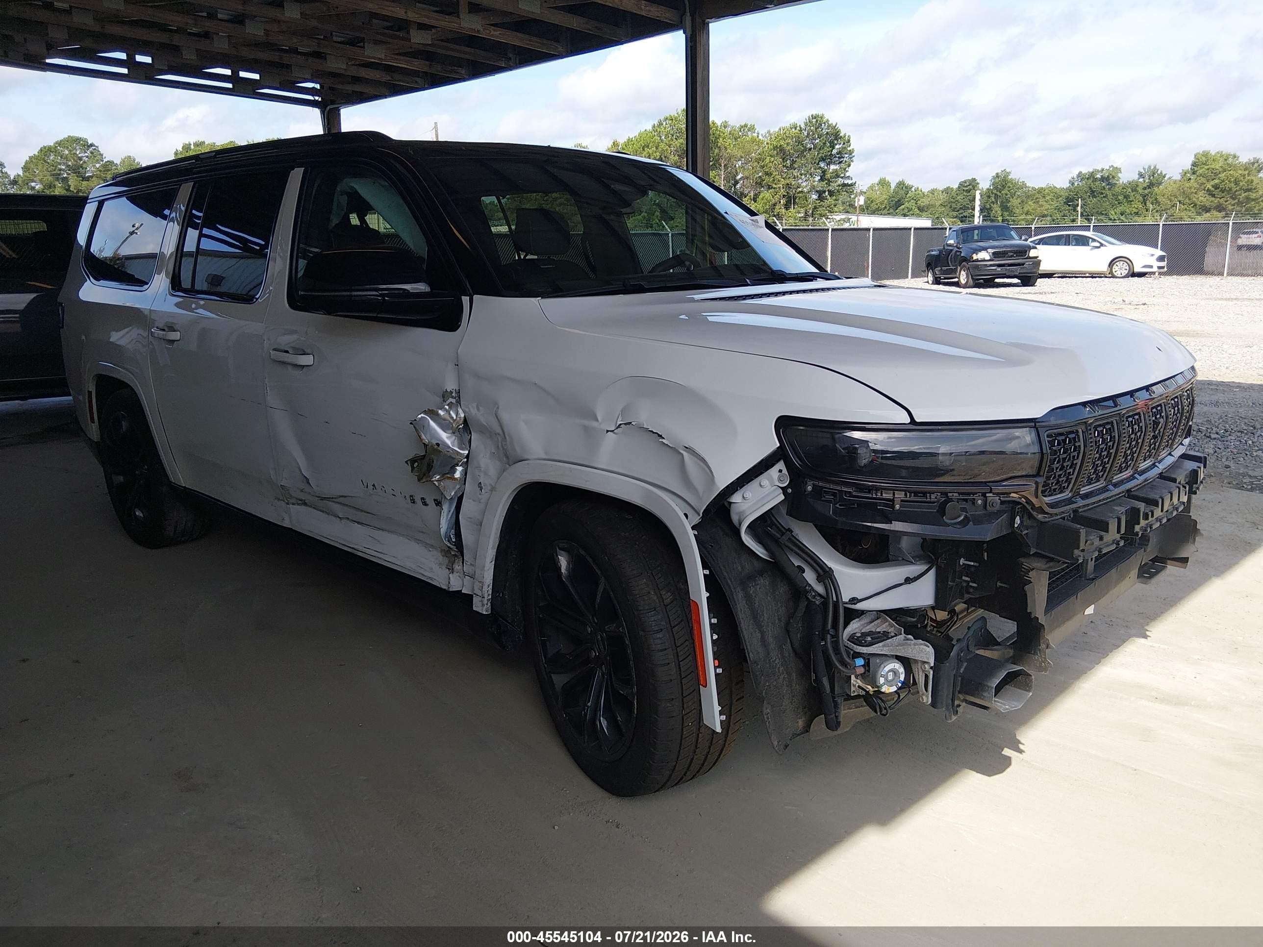 2024 Jeep Grand Wagoneer Series II, VIN 1C4SJSFP3RS149882 — Перед